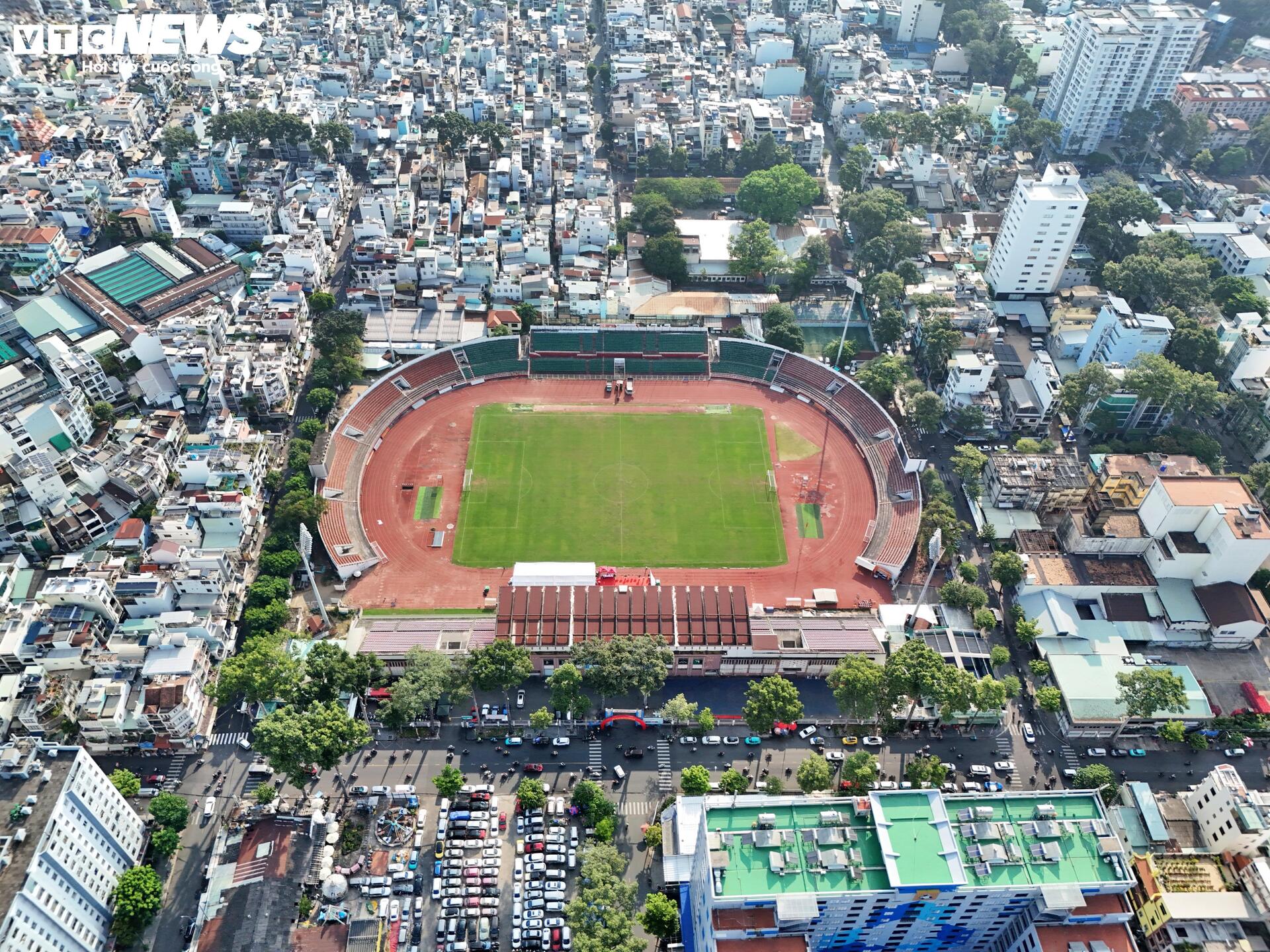 Cận cảnh sân vận động vừa được khởi công cải tạo gần 320 tỷ đồng- Ảnh 1.