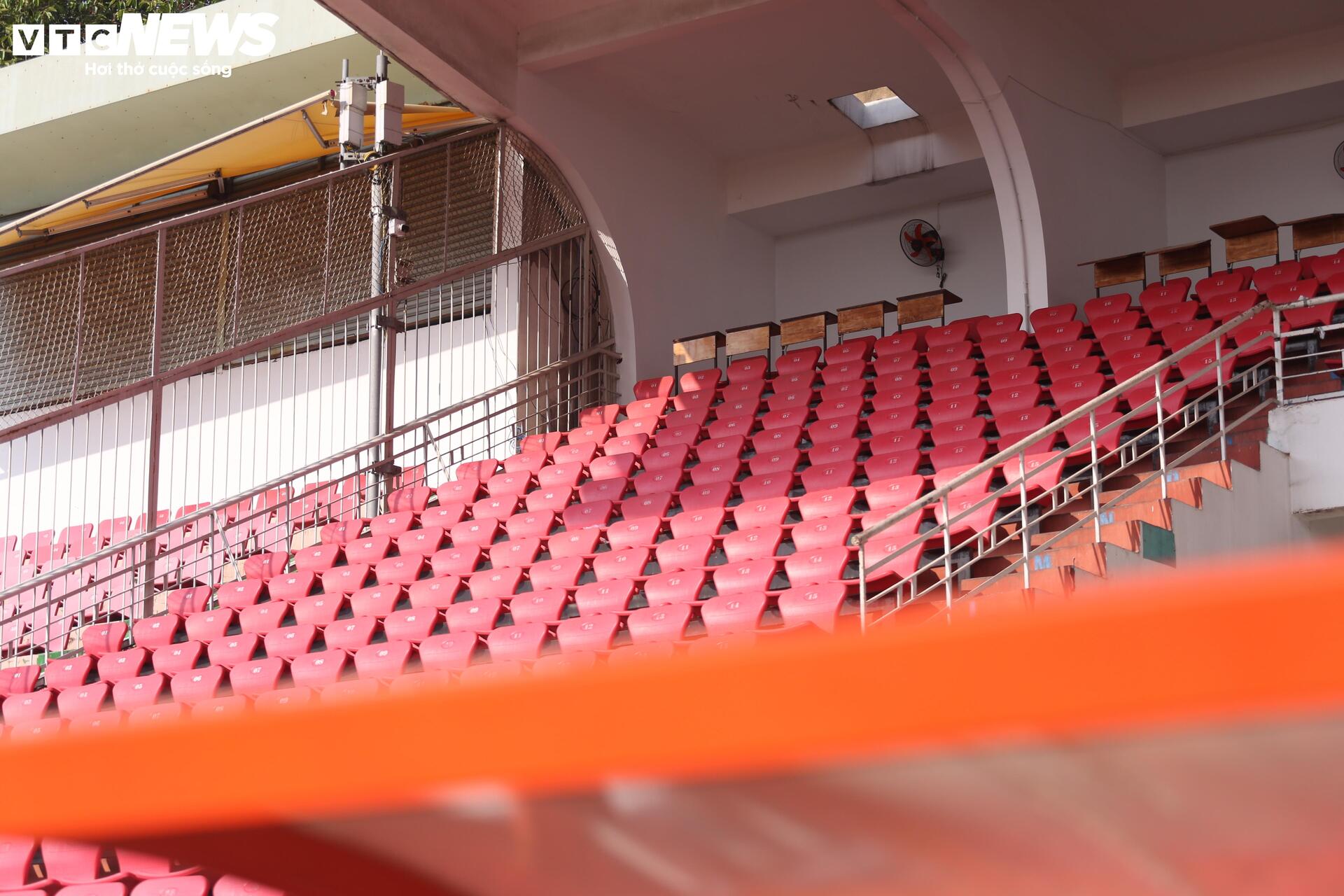 Cận cảnh sân vận động vừa được khởi công cải tạo gần 320 tỷ đồng- Ảnh 6.