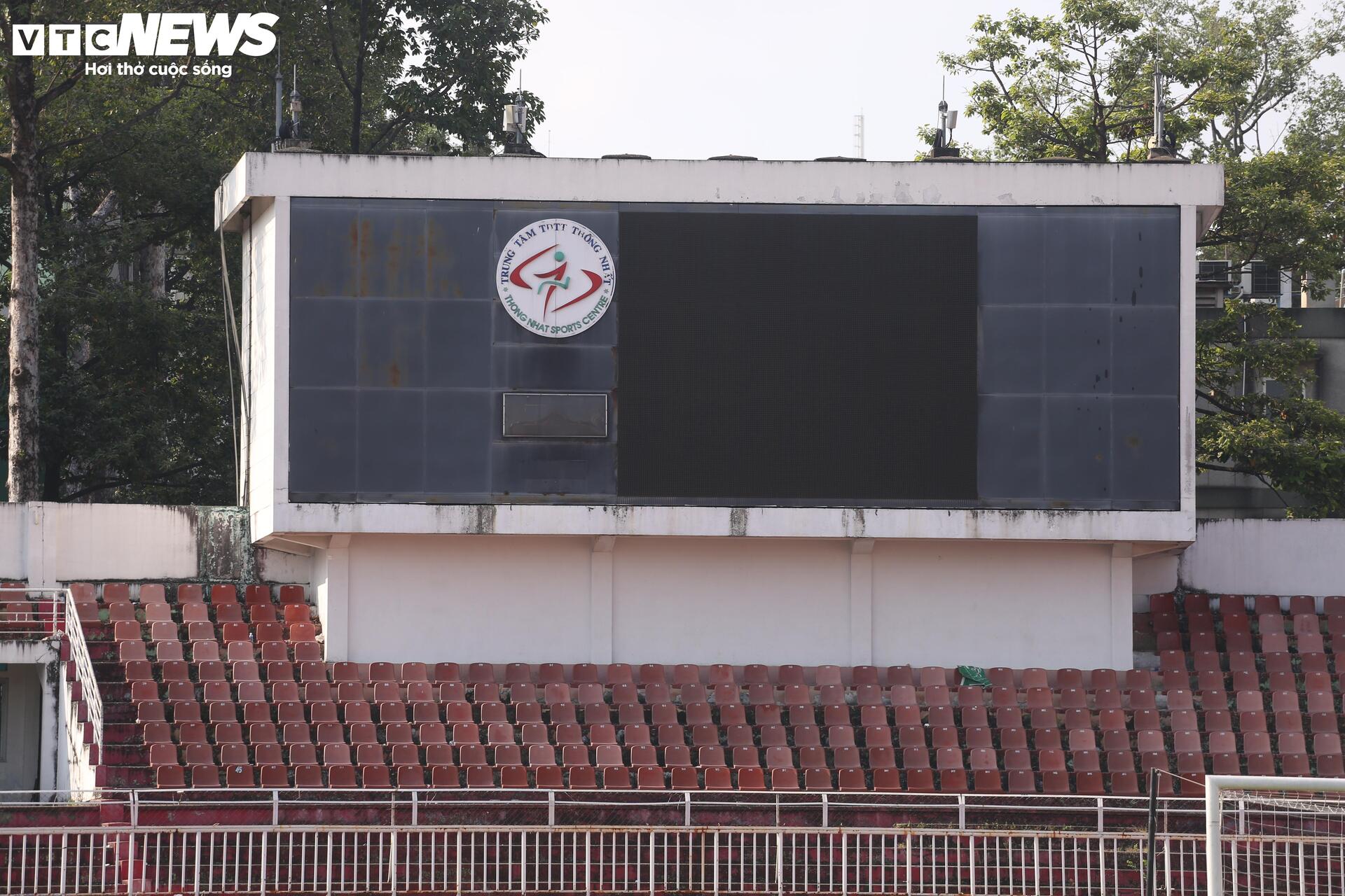 Cận cảnh sân vận động vừa được khởi công cải tạo gần 320 tỷ đồng- Ảnh 7.