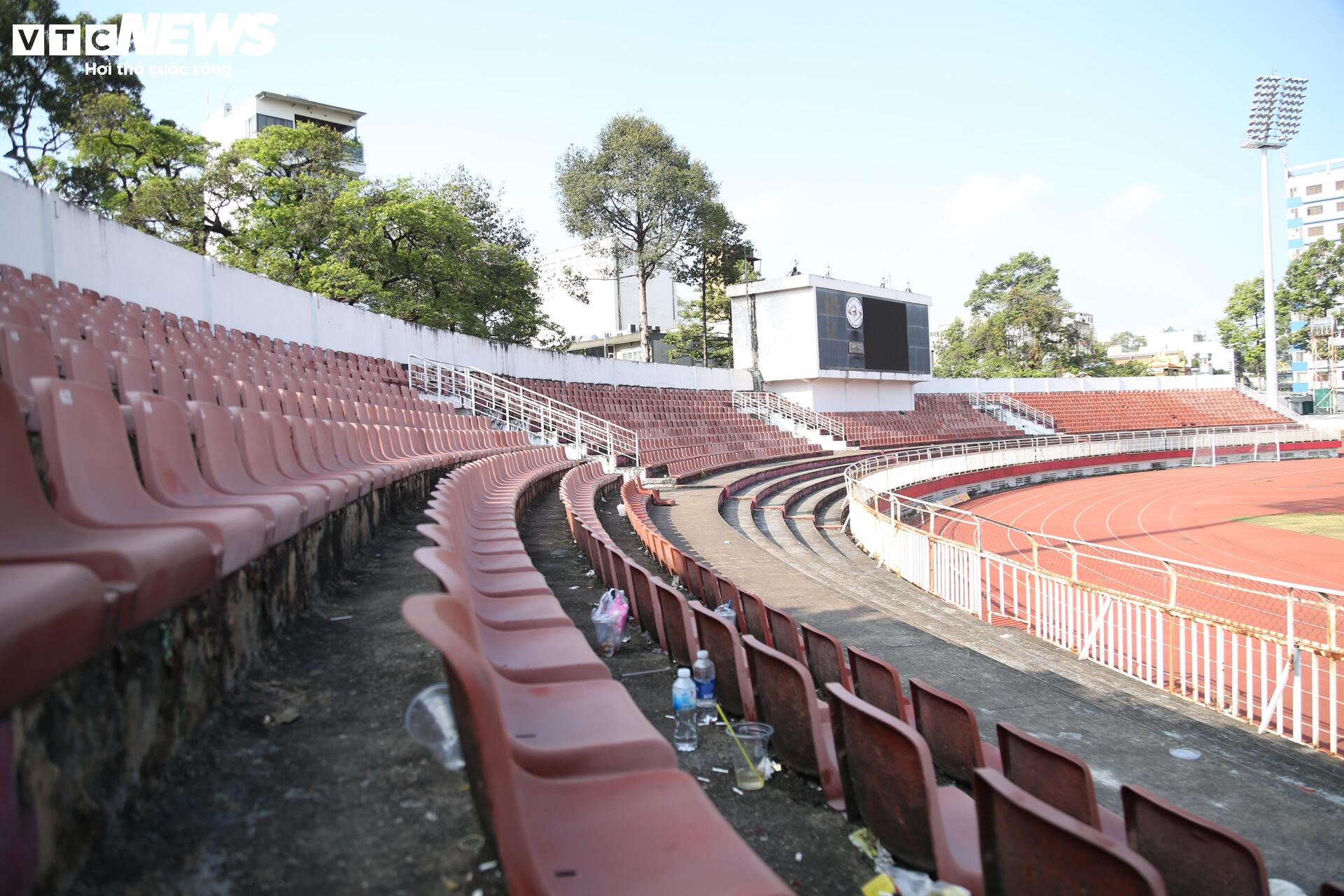 Cận cảnh sân vận động vừa được khởi công cải tạo gần 320 tỷ đồng- Ảnh 10.