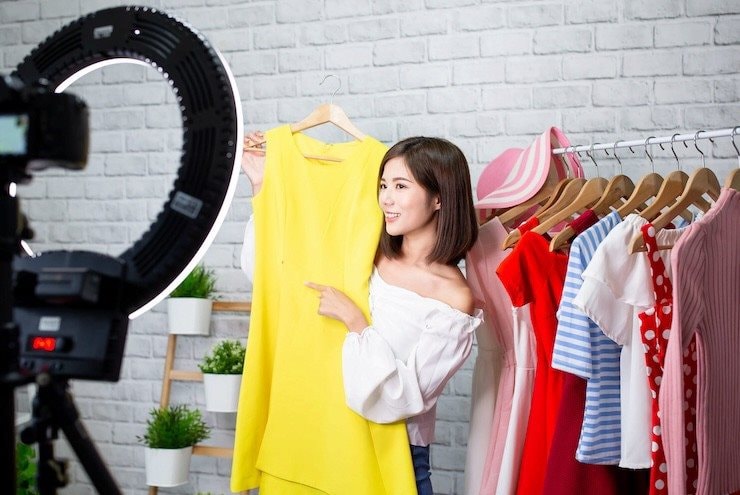 Từ 2.200 đồng/phút: AI Streamer ảo đang "vắt kiệt" 18 tiếng traffic chết, đe dọa nhân sự nghề livestream- Ảnh 2.