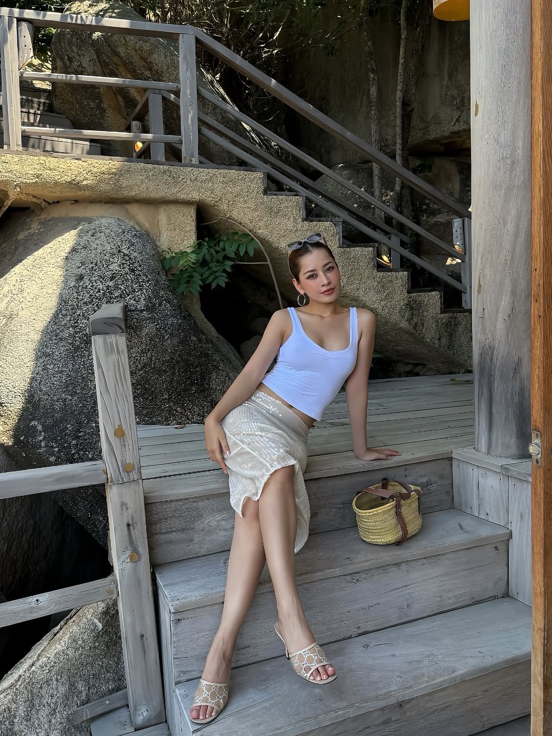 Chi Pu "xả suộc" ảnh hè: Ngắm 100 lần vẫn sốc visual đệ nhất mỹ nhân, cùng gu thời trang xịn đét- Ảnh 4.