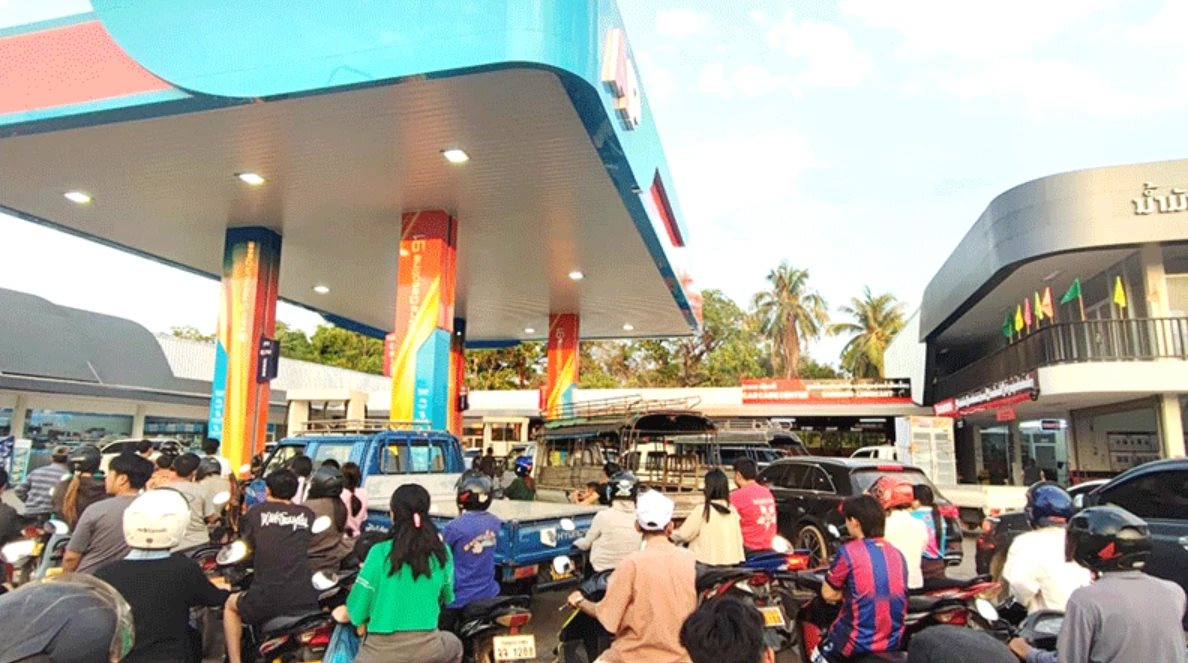 Nước láng giềng Việt Nam thu nhập bình quân 5 triệu đồng/tháng, nay giá xăng tăng top đầu thế giới- Ảnh 1.