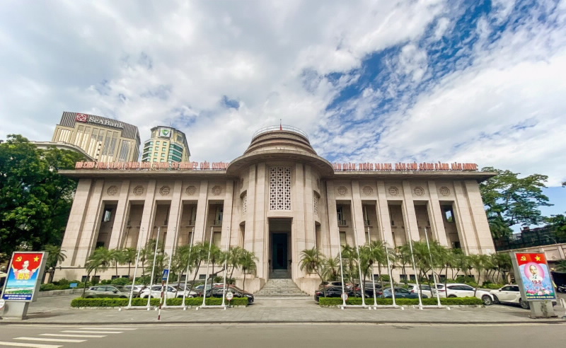 Lãi suất và tỷ giá USD cùng tăng mạnh: Ngân hàng Nhà nước tung biện pháp can thiệp trên cả hai mặt trận - Ảnh 1.