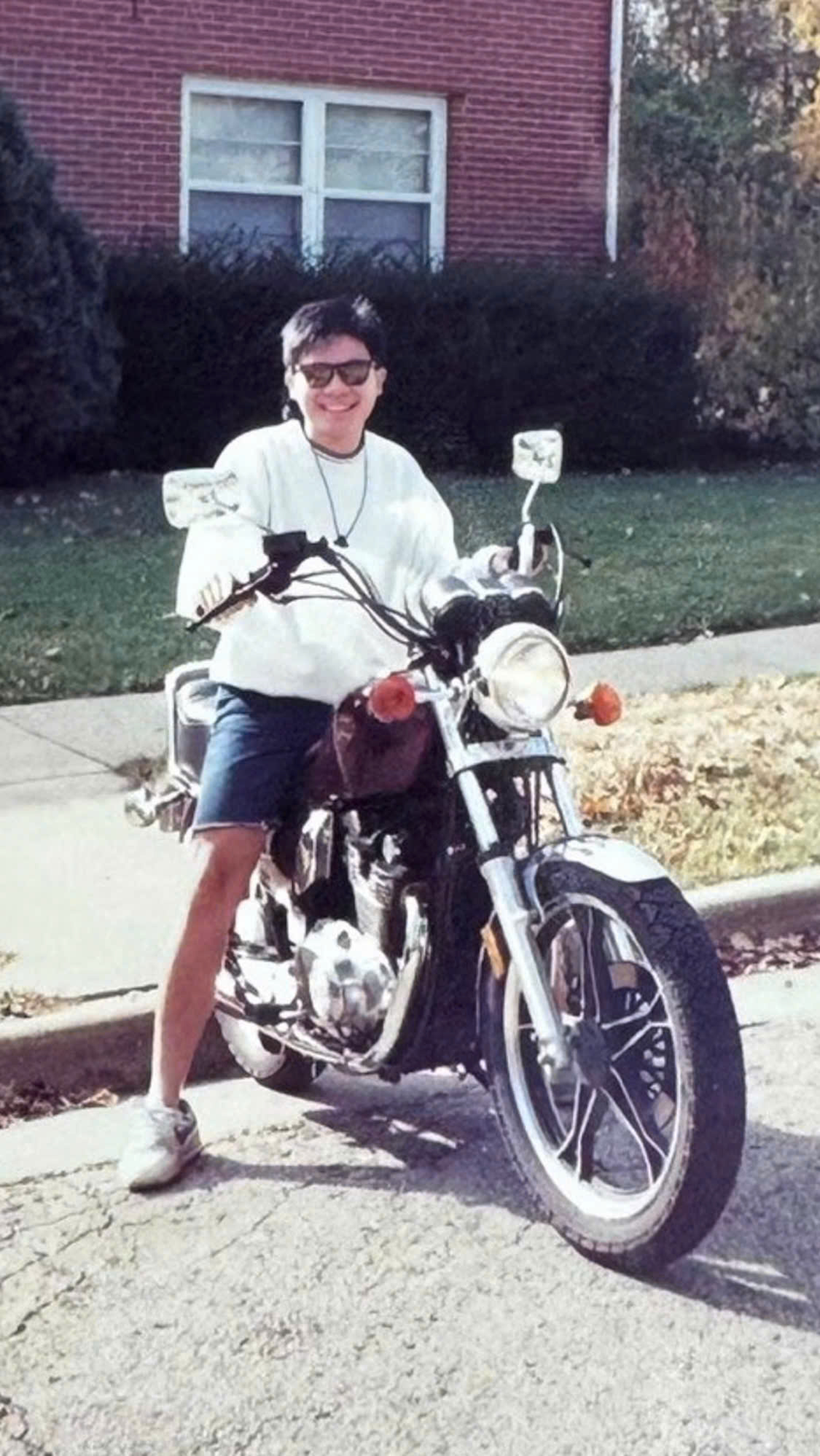 VIDEO: Thủ tướng Singapore Lawrence Wong “bắt trend” 1990, dân mạng phát sốt- Ảnh 2.