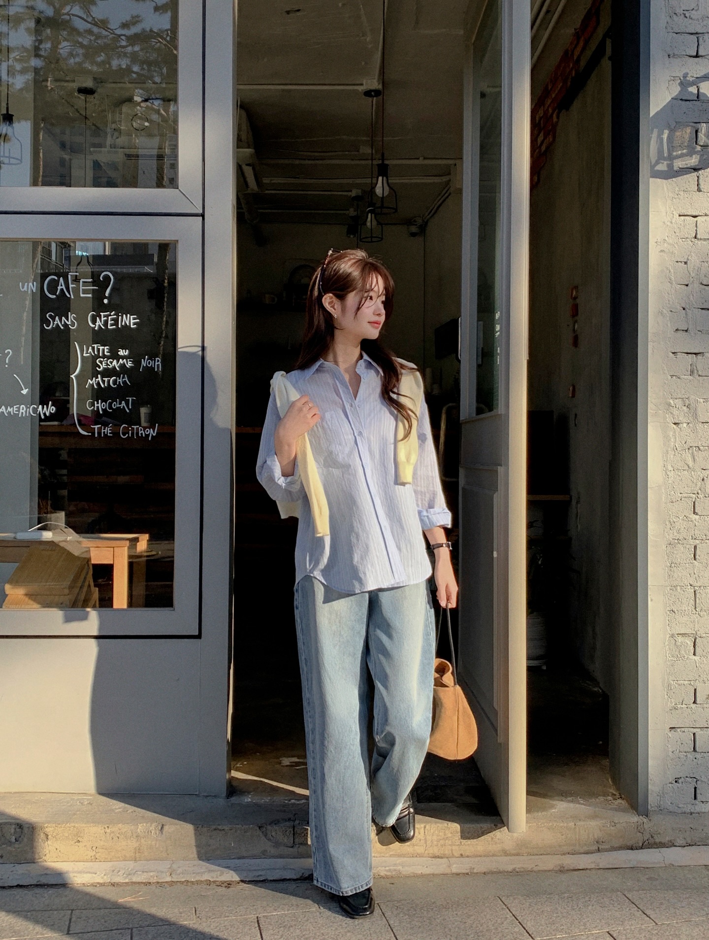 Áo sơ mi và quần ống rộng có ít nhất 4 cách kết hợp trẻ trung, chuẩn thanh lịch- Ảnh 8.