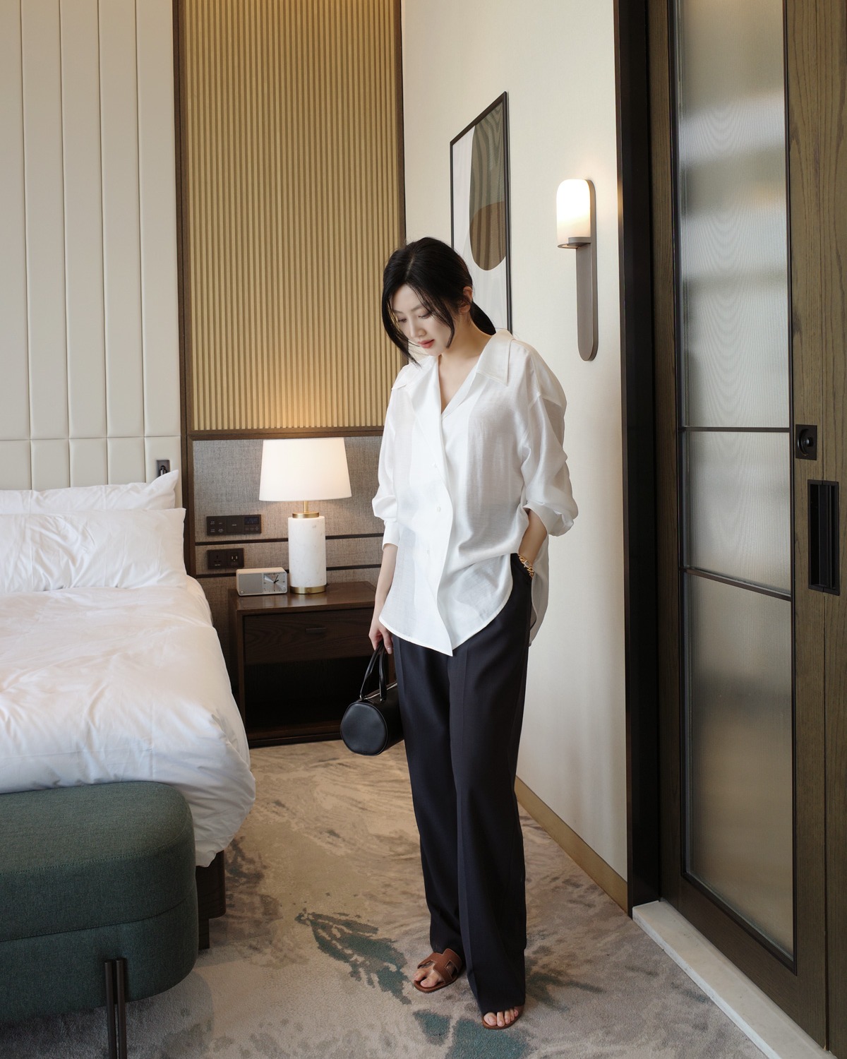 Áo sơ mi và quần ống rộng có ít nhất 4 cách kết hợp trẻ trung, chuẩn thanh lịch- Ảnh 5.