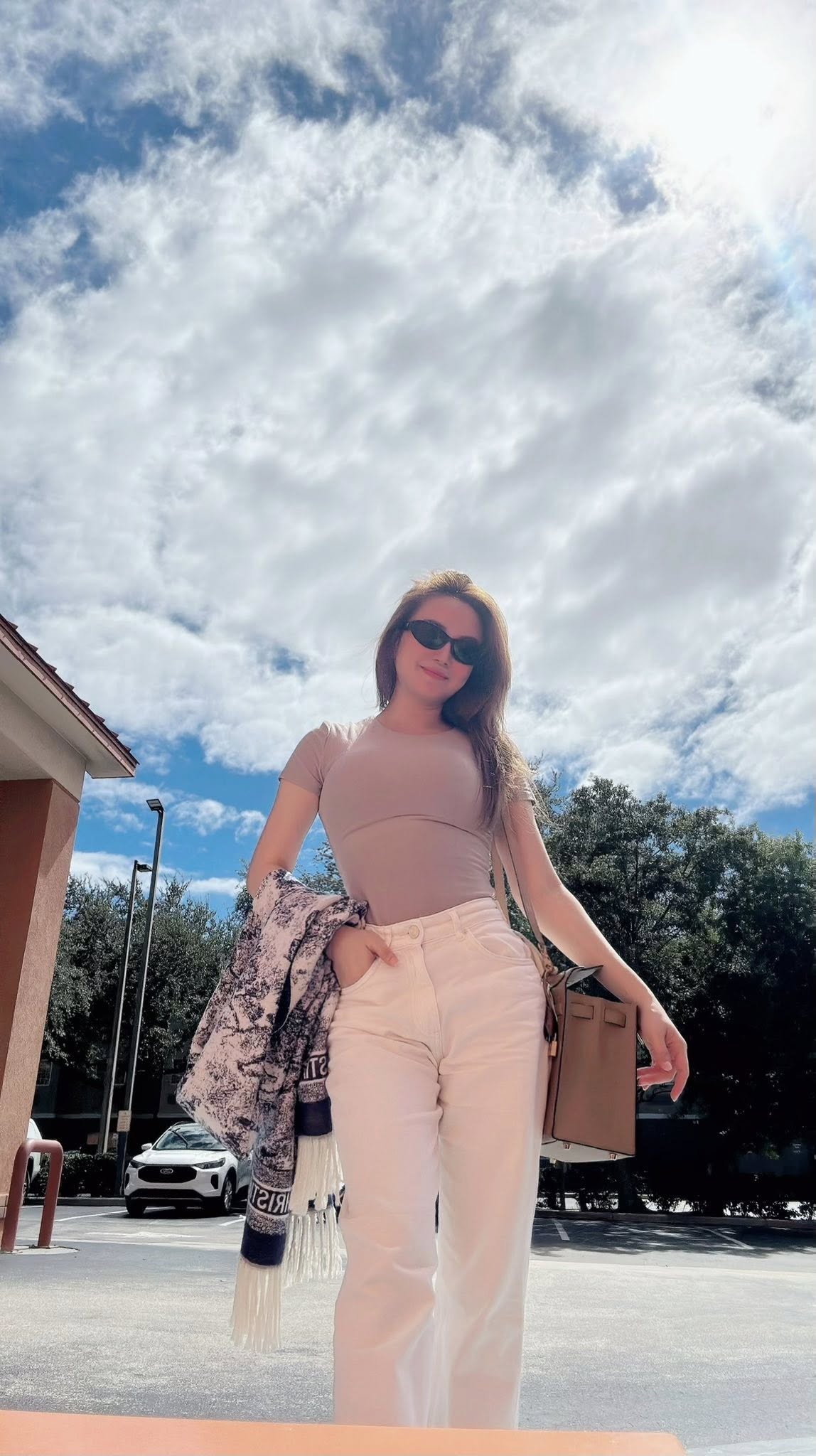 Nữ ca sĩ đang ở Mỹ vội lên tiếng đính chính: “Em vẫn ở Việt Nam” - Ảnh 3.