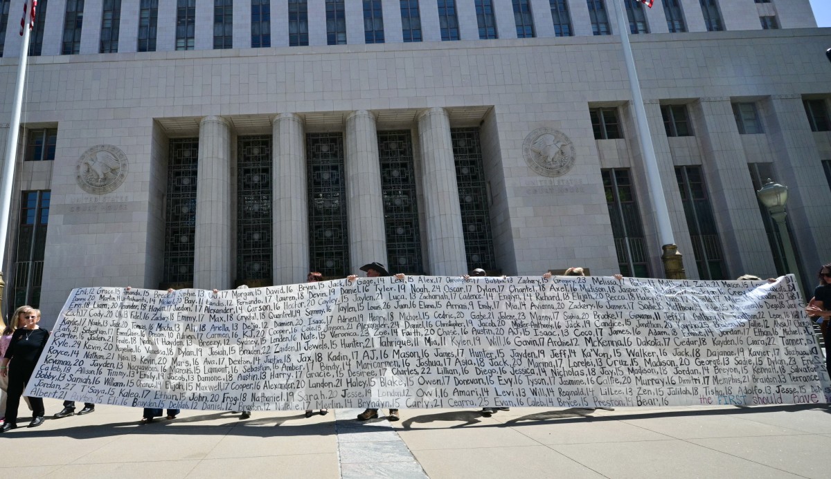 Meta, YouTube phải bồi thường 3 triệu USD trong vụ nghiện mạng xã hội - Ảnh 1.