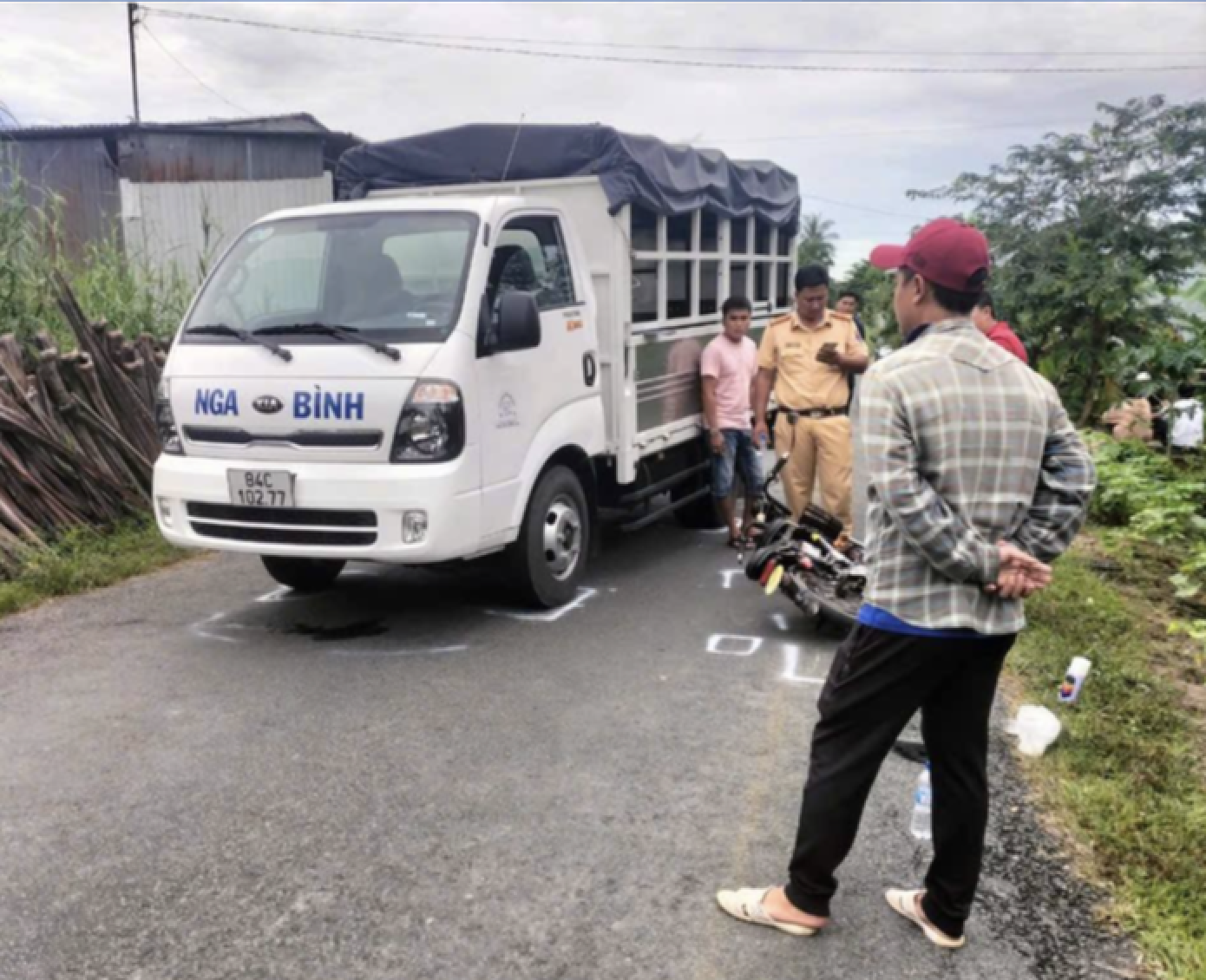 Khởi tố nguyên Phó Thủ trưởng vụ tai nạn Vĩnh Long khiến nữ sinh tử vong - Ảnh 2.