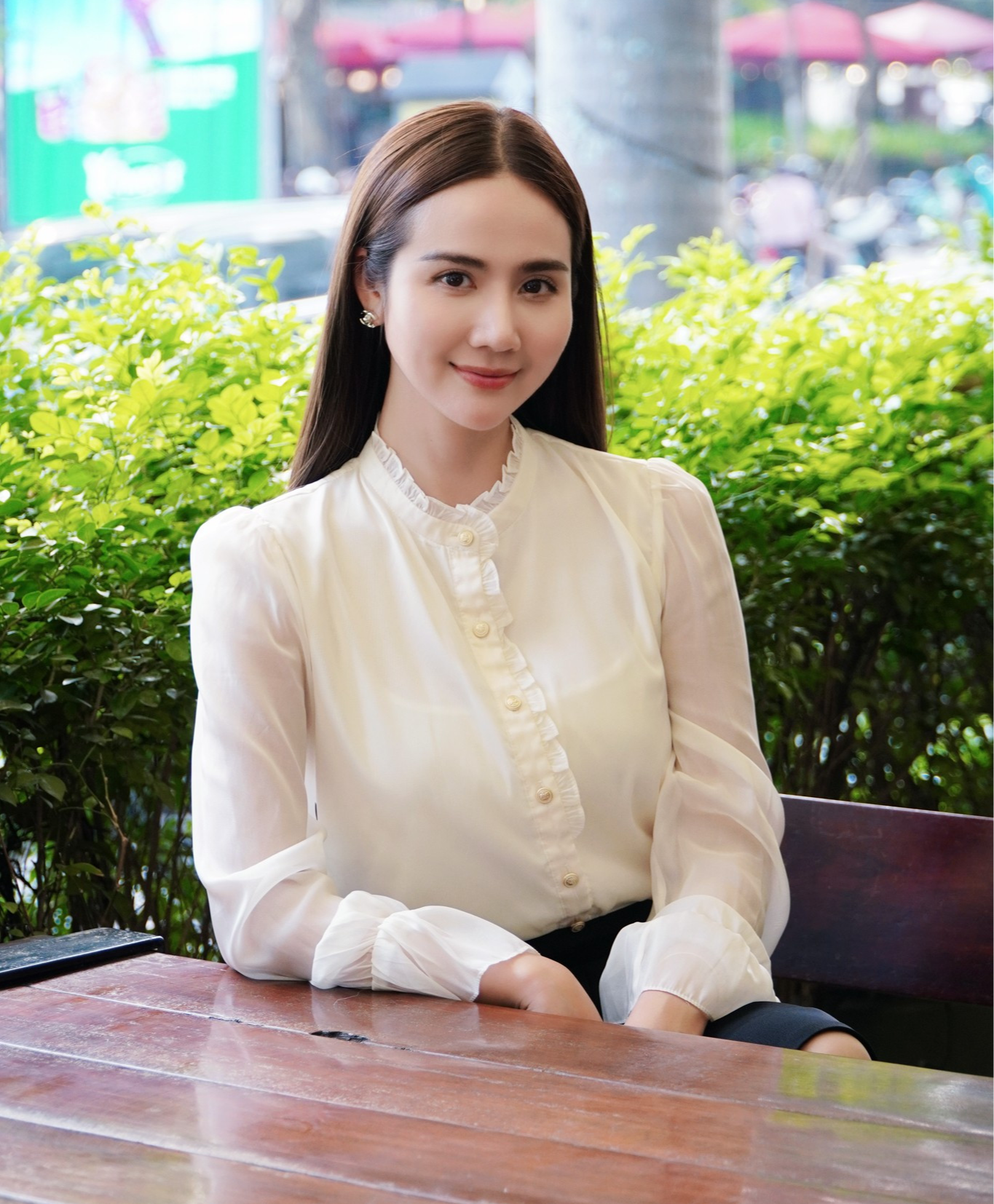 Cuộc sống xa xỉ của hội mỹ nhân Vbiz sinh năm 1990: Ninh Dương Lan Ngọc ở biệt thự hạng sang, Huyền Lizzie sống chill trong căn hộ đẹp như Pinterest- Ảnh 2.