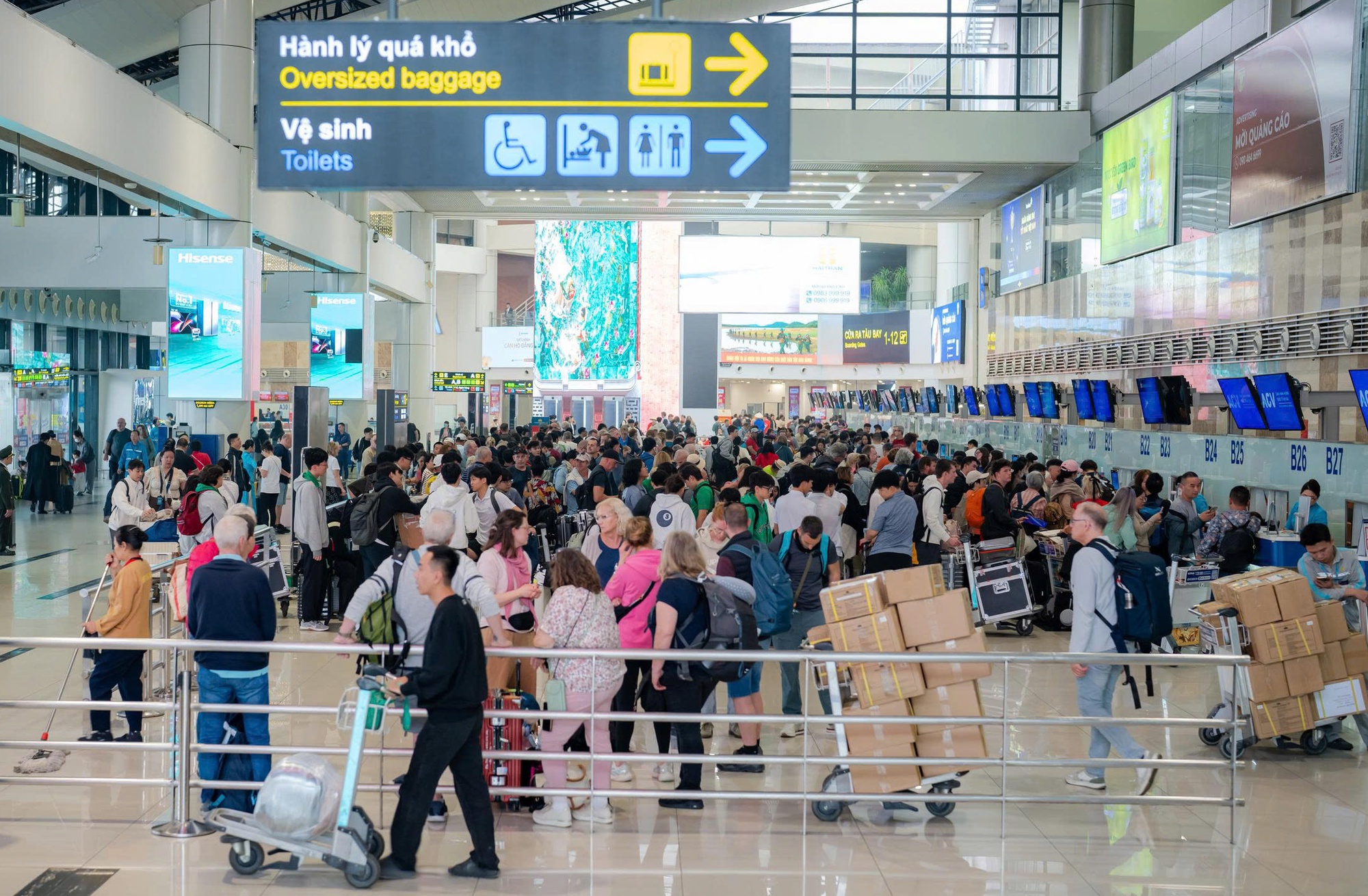 Đề xuất phụ thu nhiên liệu, vé máy bay nội địa có thể tăng tới 680.000 đồng - Ảnh 2.