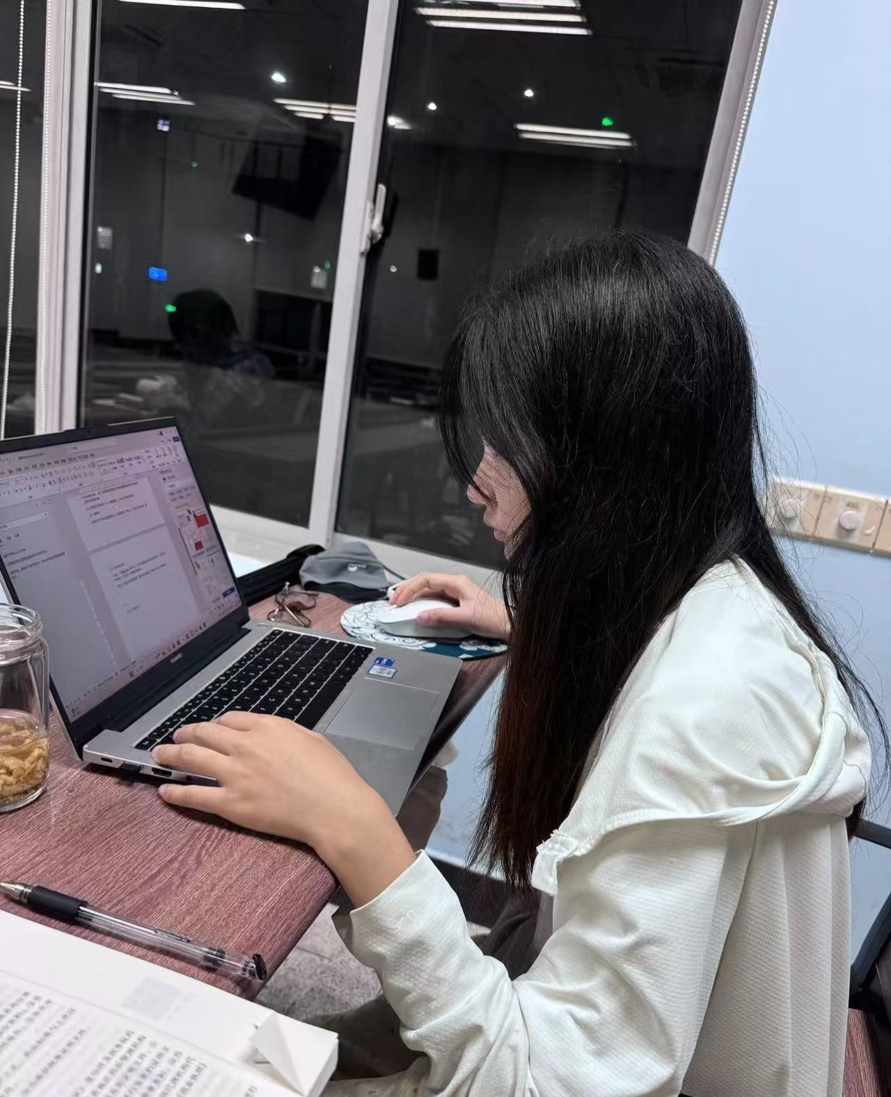 Người EQ cao "tránh xa" 7 điều này khi đi team building - Ảnh 1.