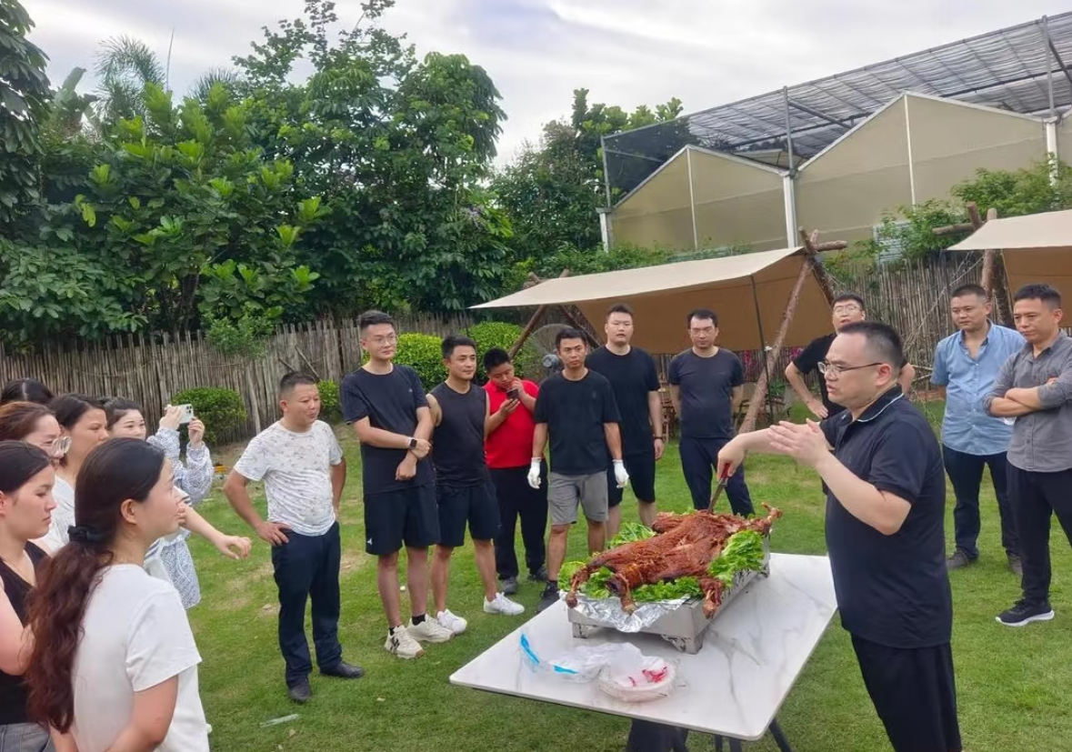 Người EQ cao "tránh xa" 7 điều này khi đi team building - Ảnh 2.