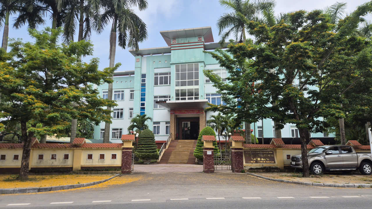 Nghi vấn nhân sự không ký hợp đồng trong gói thầu 16 , 5 tỉ đồng ở Quảng Trị - Ảnh 1.