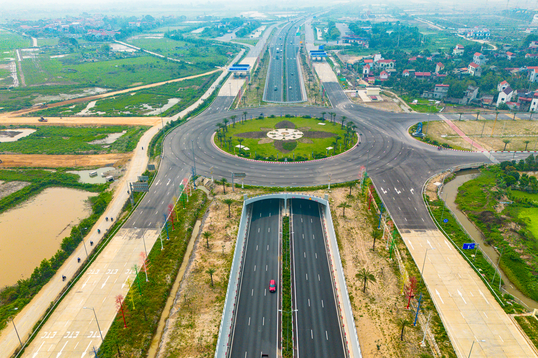 Toàn cảnh nút giao có tốc độ cao nhất Việt Nam: 1.400 tỷ vốn mồi khơi thông đại dự án 35.000 tỷ của Sun Group - Ảnh 10.