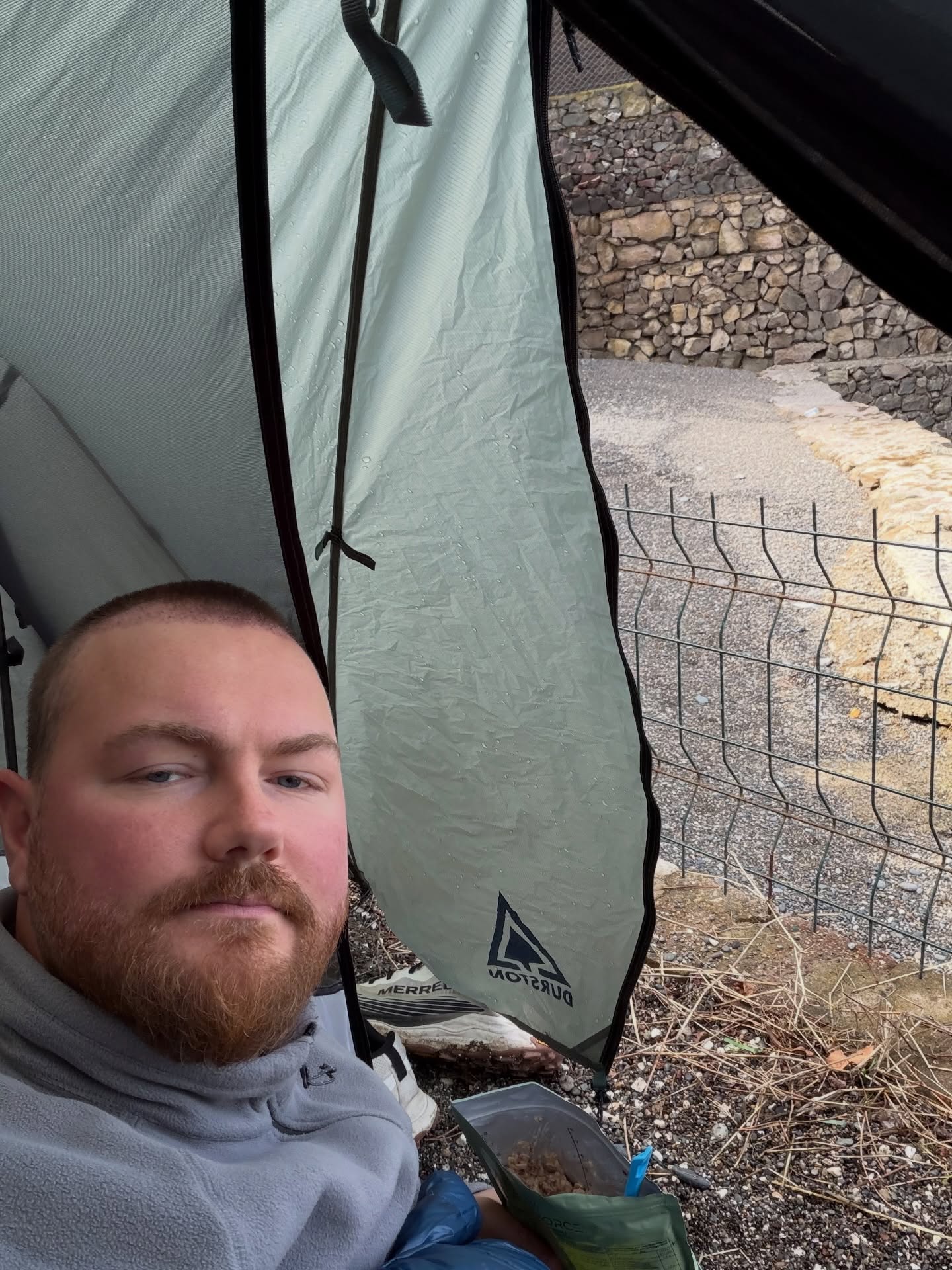 Khách Tây đi bộ xuyên lục địa nổi tiếng thế giới, giữa đường bất ngờ book vé máy bay đến Việt Nam: Lý do cảm động- Ảnh 2.