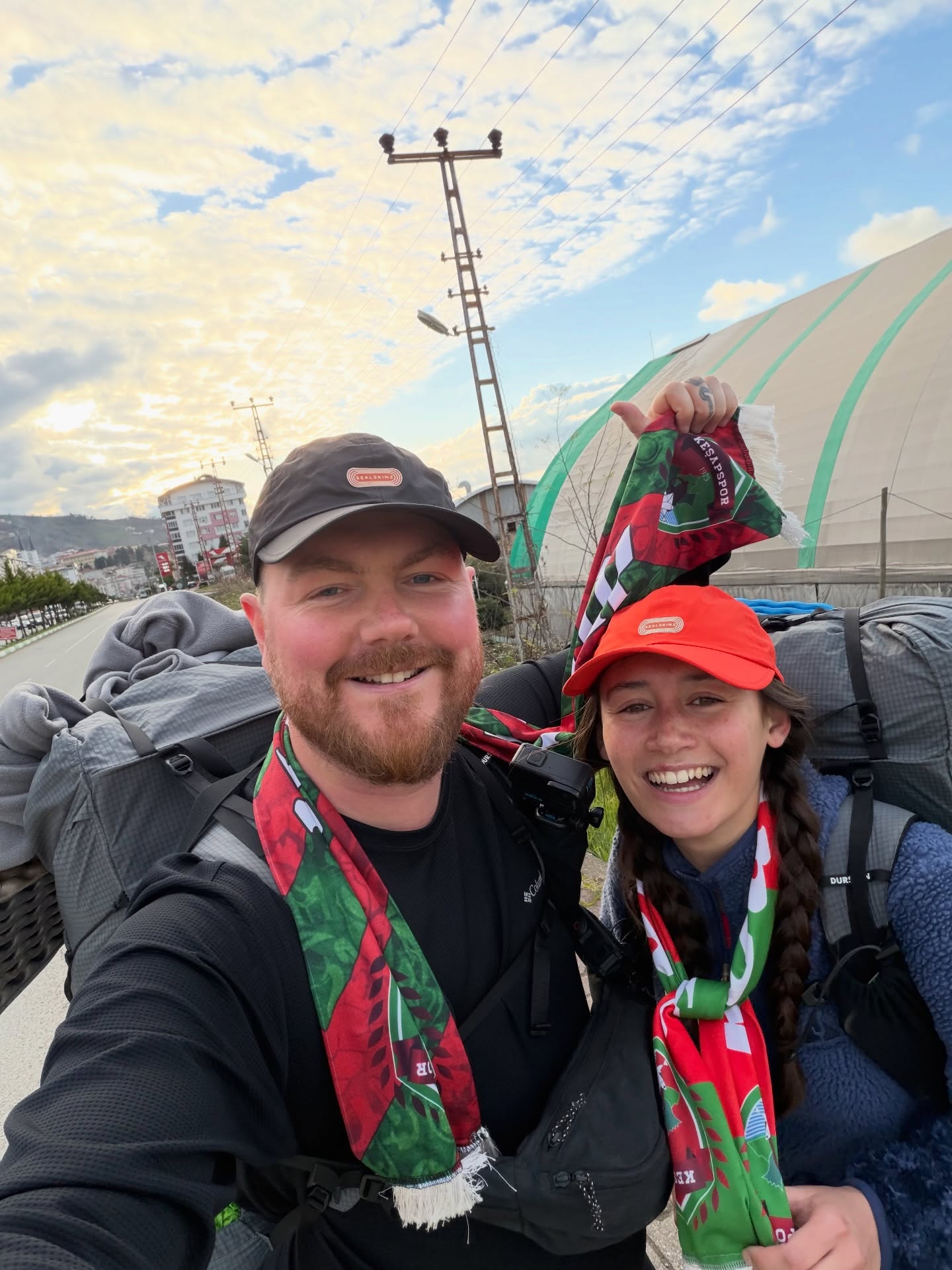 Khách Tây đi bộ xuyên lục địa nổi tiếng thế giới, giữa đường bất ngờ book vé máy bay đến Việt Nam: Lý do cảm động- Ảnh 5.