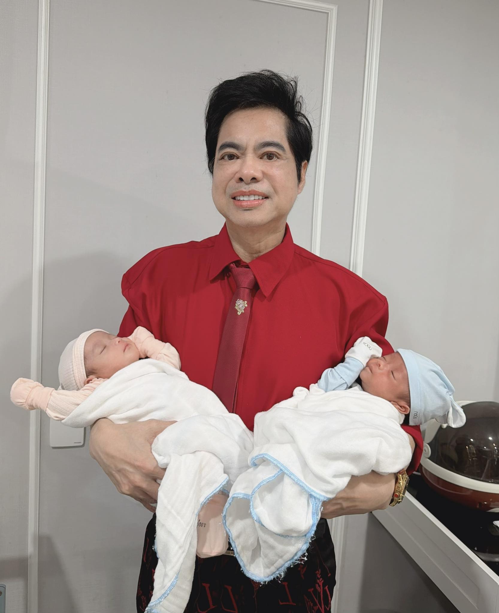 "Ông hoàng nhạc sến" đình đám Việt Nam U60 chưa lấy vợ nhưng đã có 3 con, ở biệt thự dát vàng- Ảnh 7.