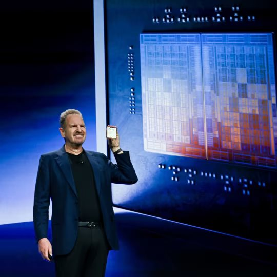 Một sản phẩm bị AI biến thành 'vai phụ' bỗng trở thành tâm điểm mới trong cuộc đua công nghệ, khiến Nvidia, Meta hay OpenAI cũng phải run sợ- Ảnh 2.