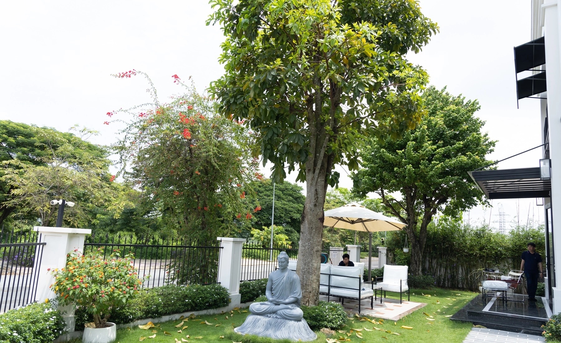 Dàn "nam thần Vbiz" không chỉ đẹp trai mà còn sở hữu cơ ngơi đáng mơ ước: Người ở biệt thự 40 tỷ, người chọn sống tối giản - Ảnh 40.