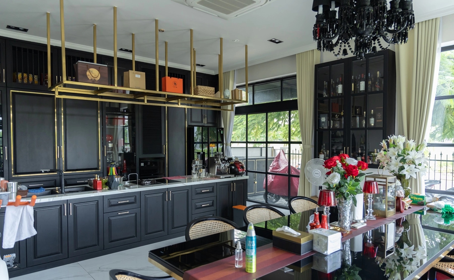 Dàn "nam thần Vbiz" không chỉ đẹp trai mà còn sở hữu cơ ngơi đáng mơ ước: Người ở biệt thự 40 tỷ, người chọn sống tối giản - Ảnh 41.