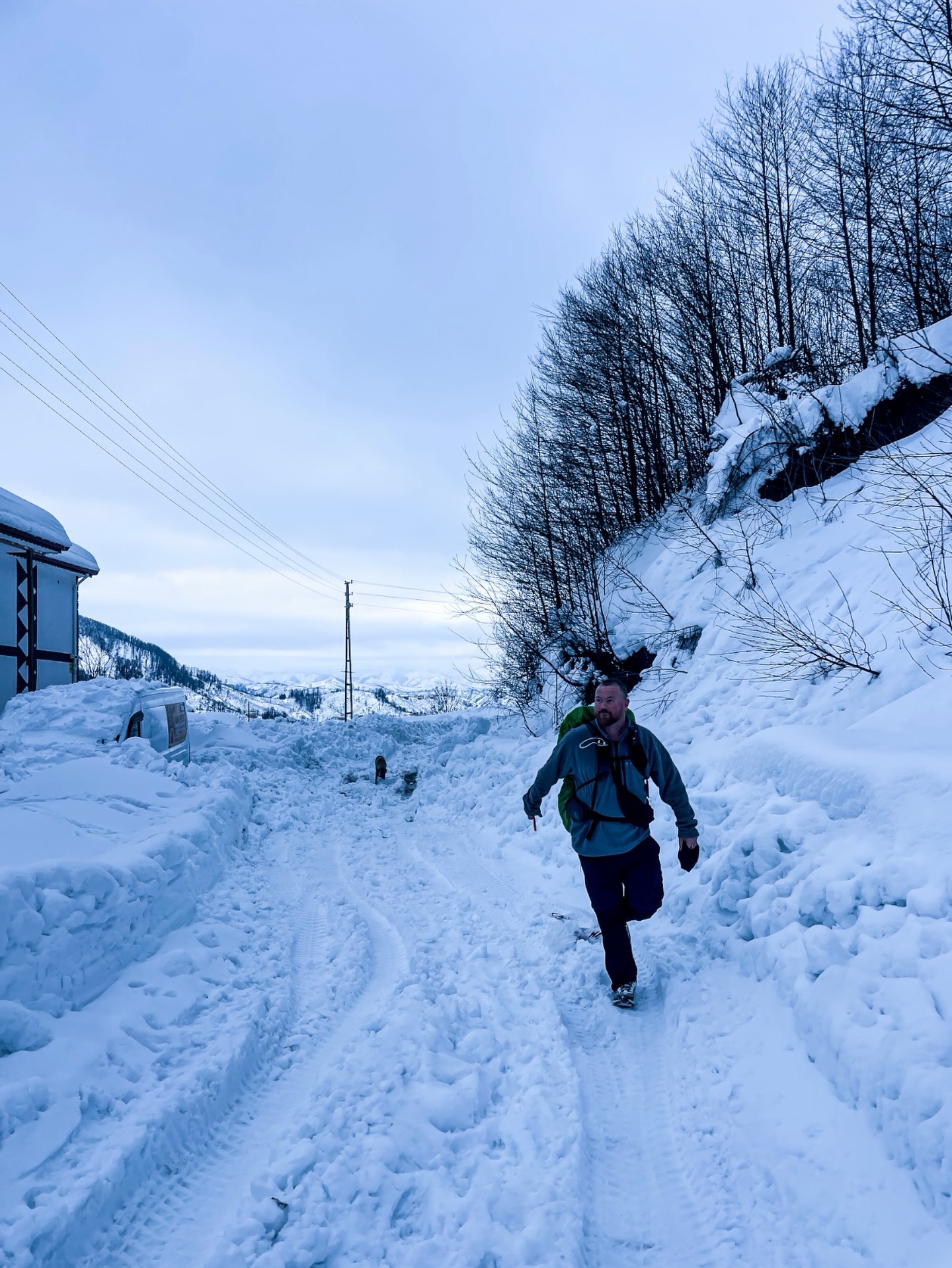 Khách Tây đi bộ xuyên lục địa nổi tiếng thế giới, giữa đường bất ngờ book vé máy bay đến Việt Nam: Lý do cảm động- Ảnh 4.