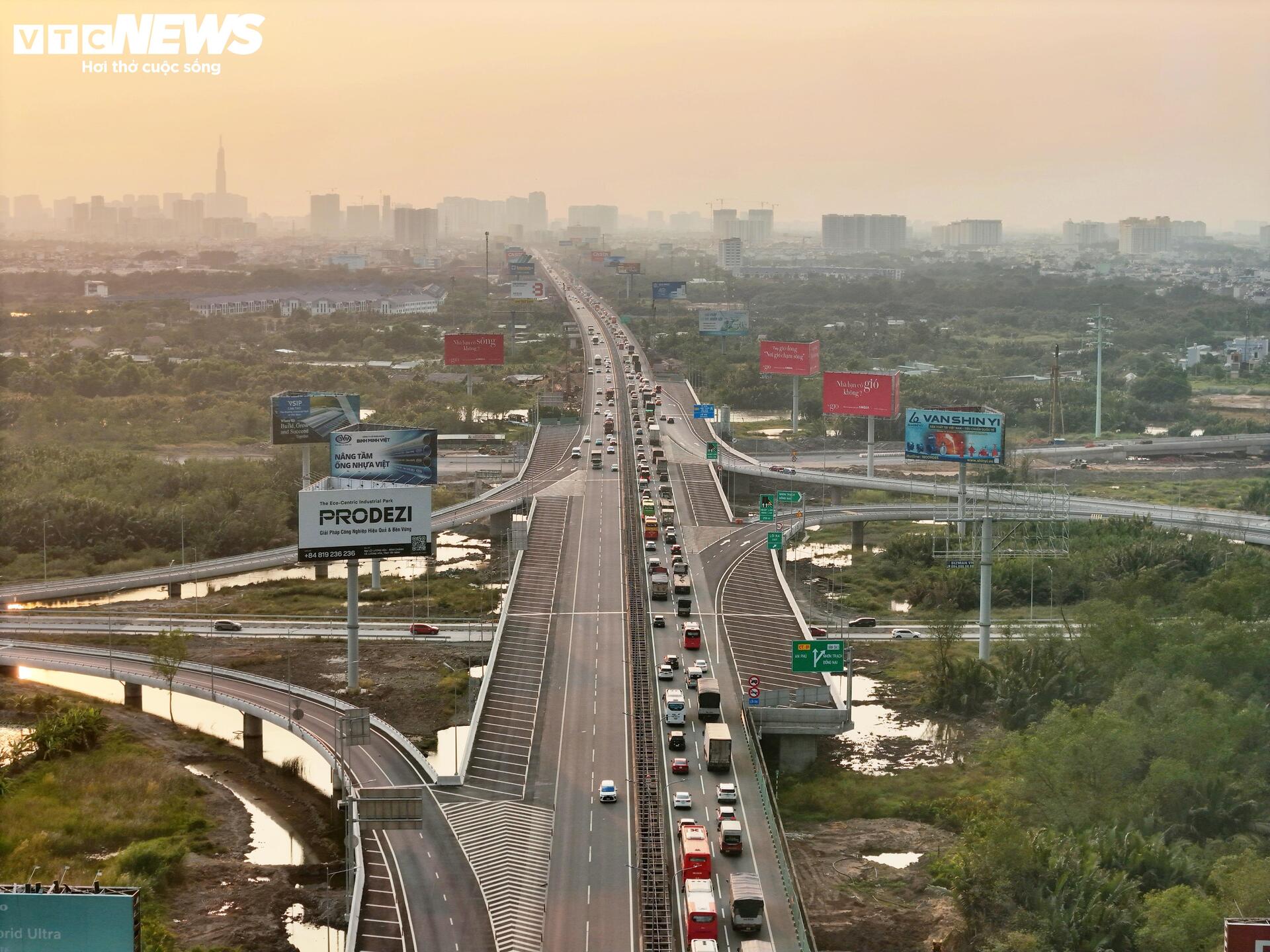 Cận cảnh cao tốc TP.HCM - Long Thành sau hơn nửa năm thi công mở rộng- Ảnh 12.