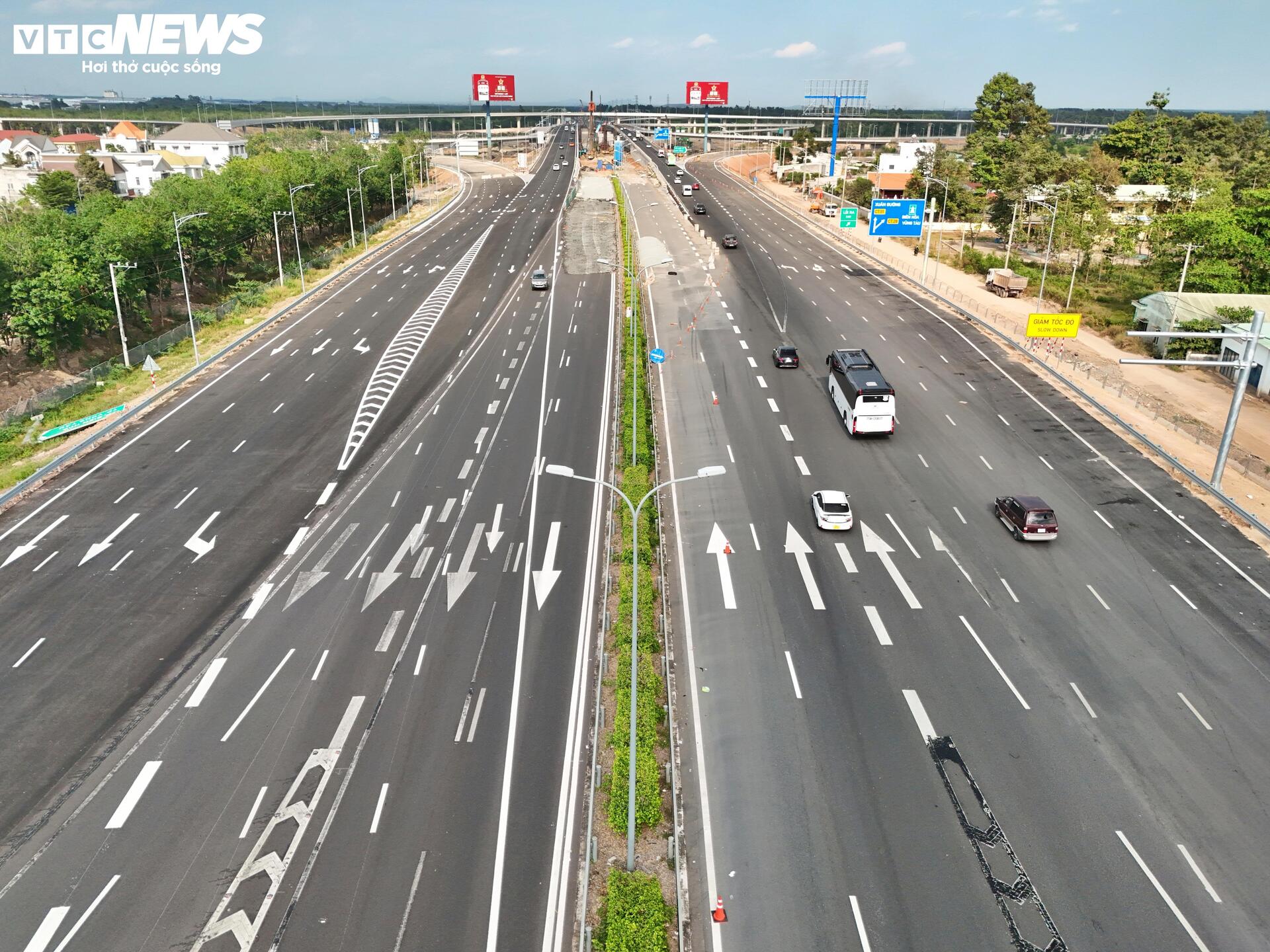 Cận cảnh cao tốc TP.HCM - Long Thành sau hơn nửa năm thi công mở rộng- Ảnh 4.