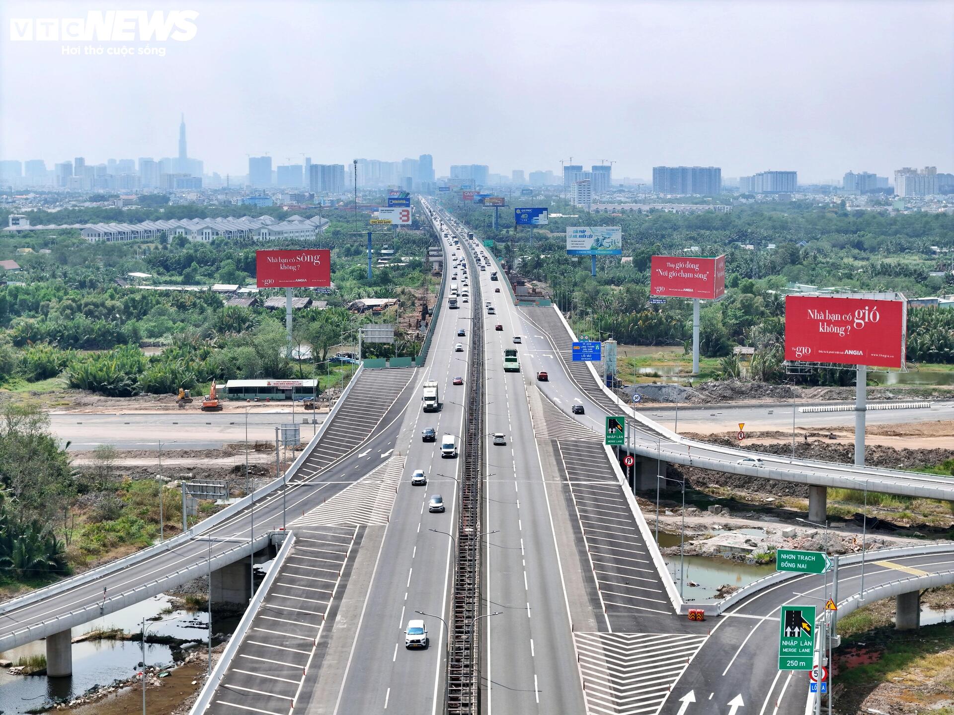 Cận cảnh cao tốc TP.HCM - Long Thành sau hơn nửa năm thi công mở rộng- Ảnh 3.