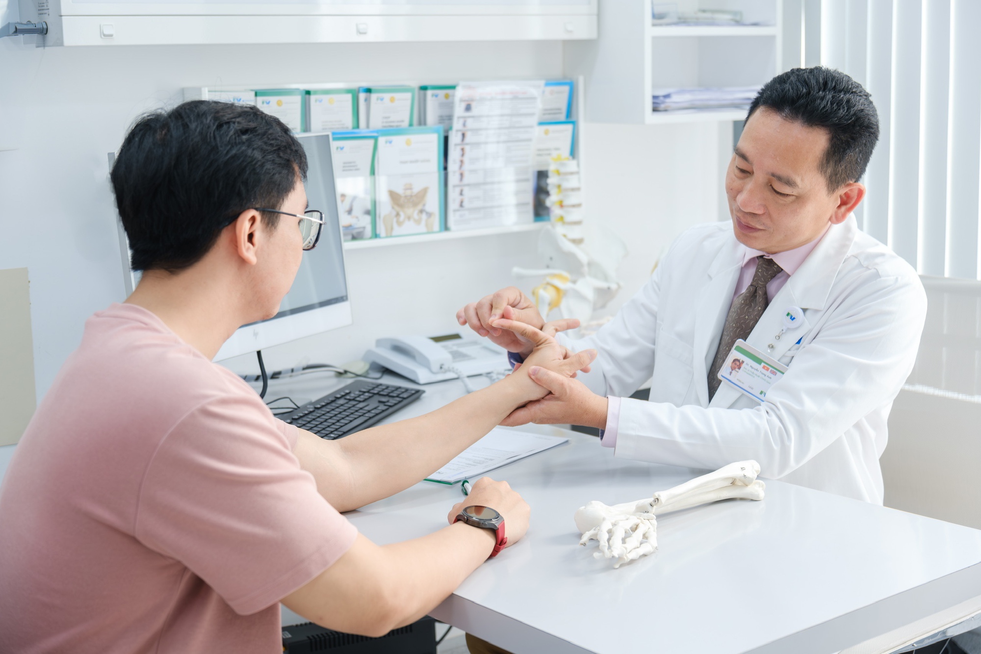 Bác sĩ chuyên ngành y học thể thao hơn 30 năm kinh nghiệm: U60 ngỡ ngoài 30, xứng danh 