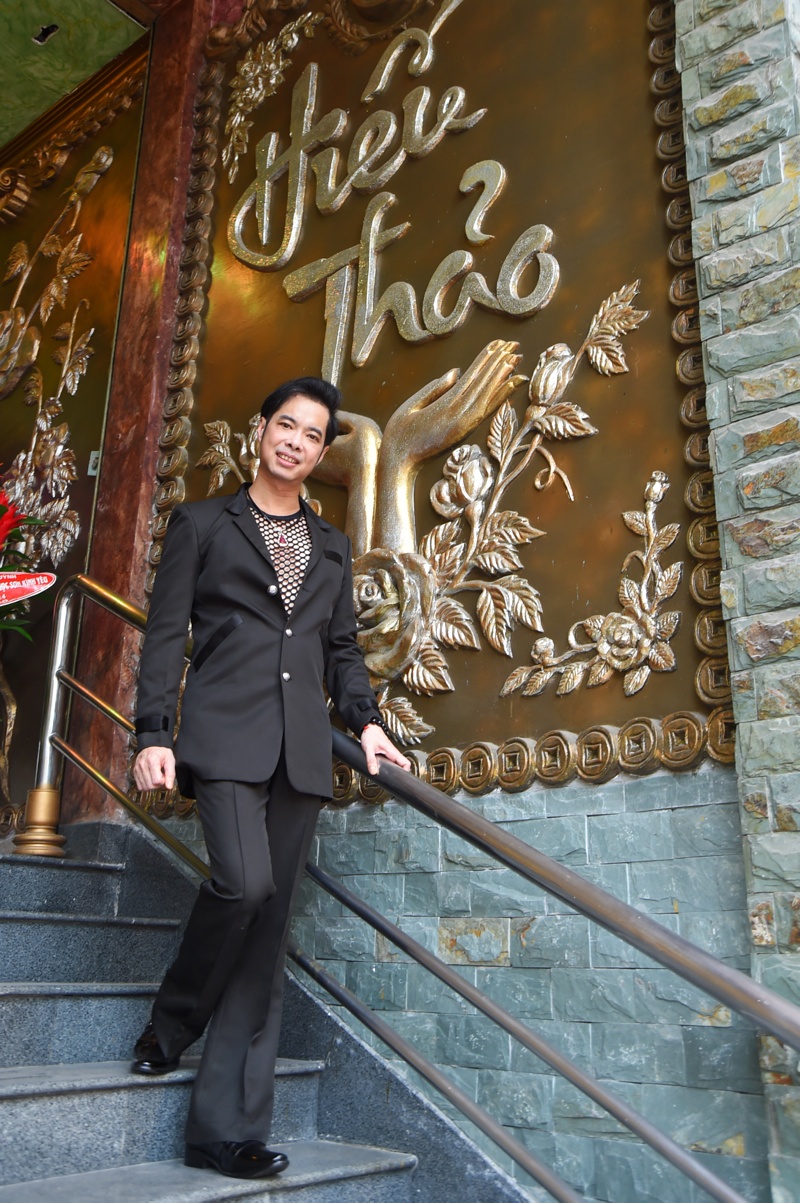 "Ông hoàng nhạc sến" đình đám Việt Nam U60 chưa lấy vợ nhưng đã có 3 con, ở biệt thự dát vàng- Ảnh 2.