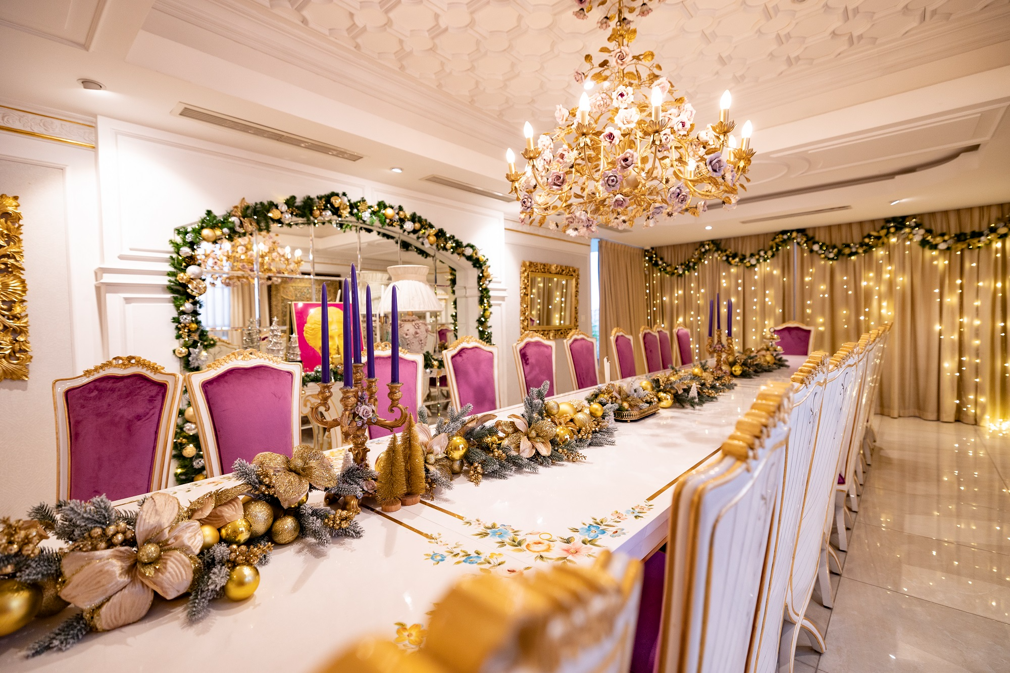 Cuộc sống sang chảnh của hội "phú bà" Vbiz: Huyền Baby ở biệt thự 100 tỷ, Ngọc Thanh Tâm sống trong "cung điện" đập thông 6 căn- Ảnh 12.