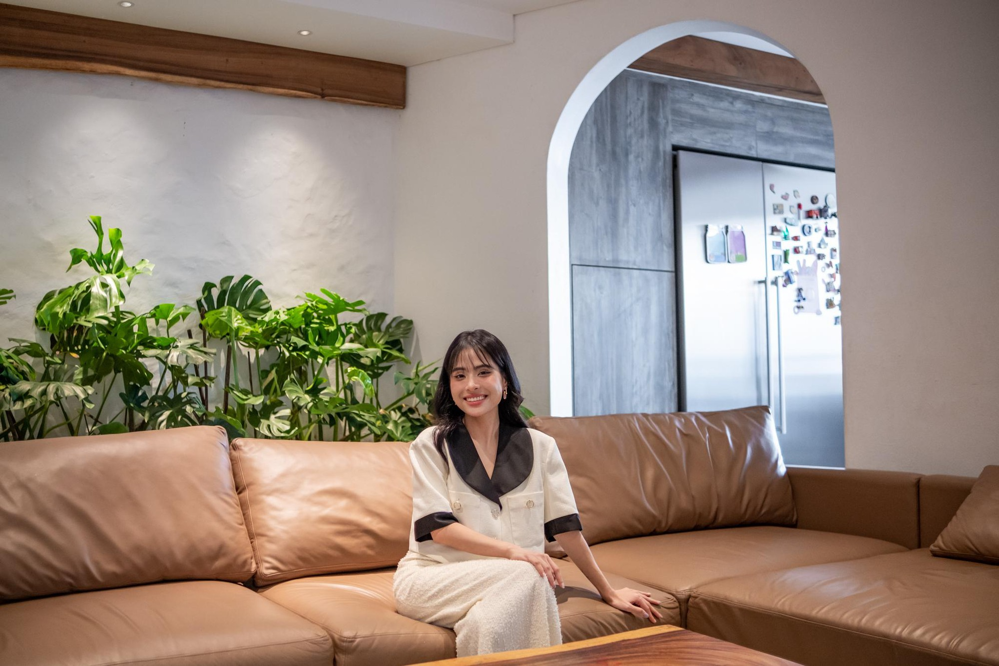 Cuộc sống sang chảnh của hội "phú bà" Vbiz: Huyền Baby ở biệt thự 100 tỷ, Ngọc Thanh Tâm sống trong "cung điện" đập thông 6 căn- Ảnh 3.