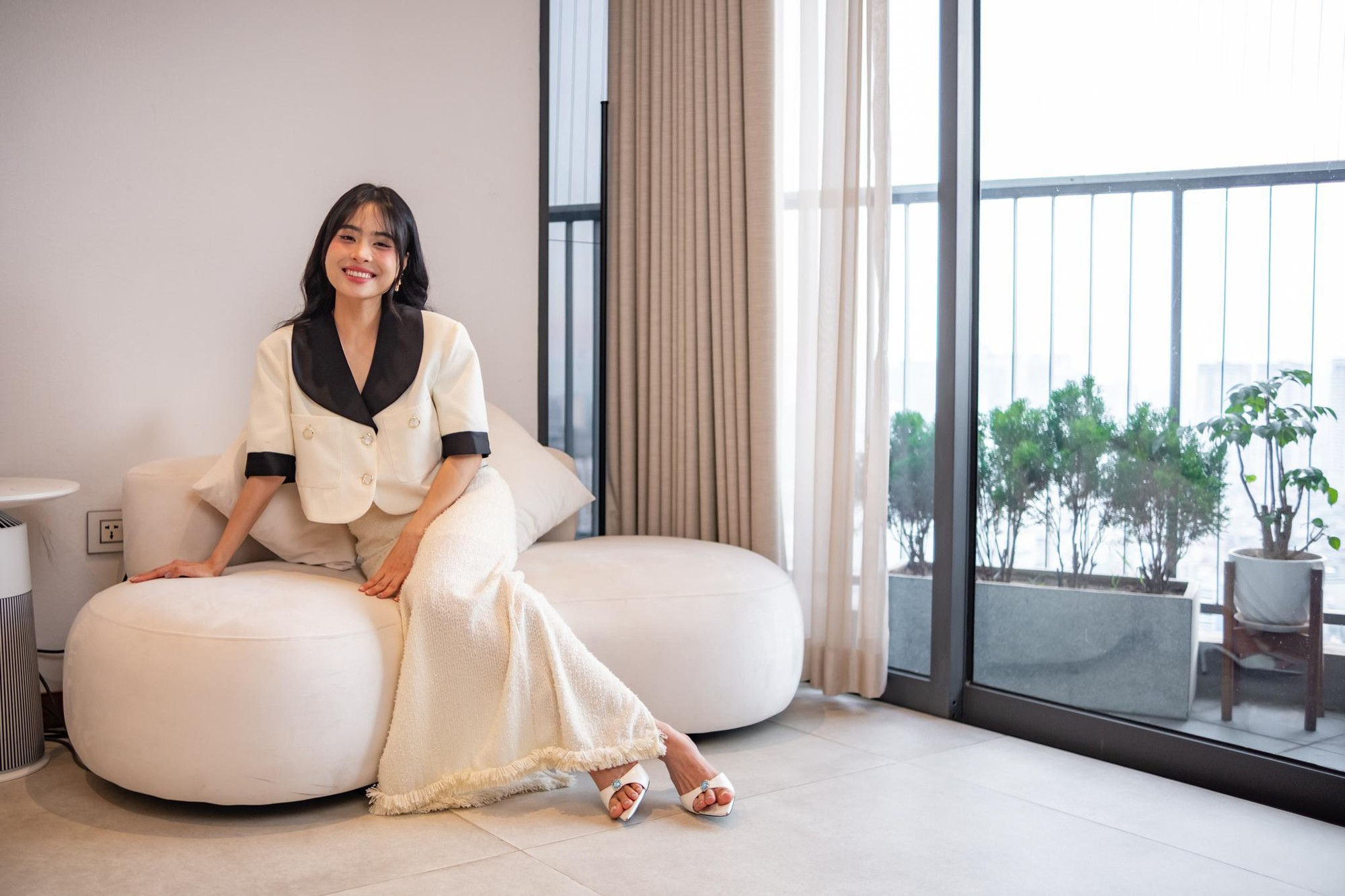 Cuộc sống sang chảnh của hội "phú bà" Vbiz: Huyền Baby ở biệt thự 100 tỷ, Ngọc Thanh Tâm sống trong "cung điện" đập thông 6 căn- Ảnh 4.