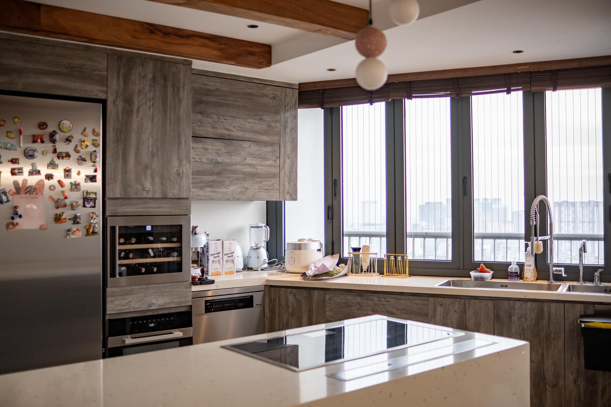 Cuộc sống sang chảnh của hội "phú bà" Vbiz: Huyền Baby ở biệt thự 100 tỷ, Ngọc Thanh Tâm sống trong "cung điện" đập thông 6 căn- Ảnh 7.