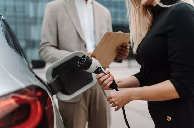 Tại sao xăng tăng cao tại Mỹ vẫn không đủ sức thổi bùng cơn sốt xe điện: Nghịch lý từ túi tiền người tiêu dùng- Ảnh 1.