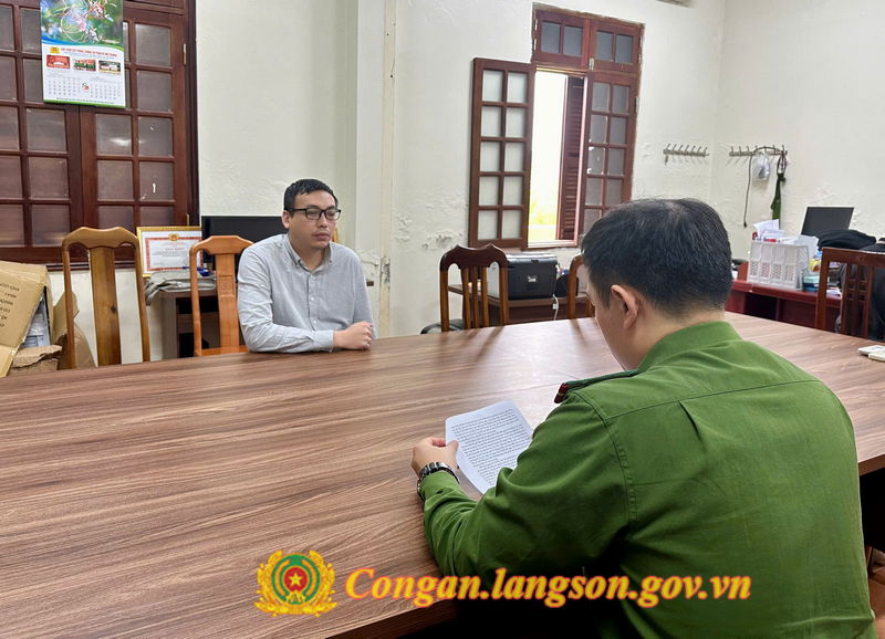 Công an bắt quả tang Luật sư Lê Văn Sơn sinh năm 1993 - Ảnh 1.