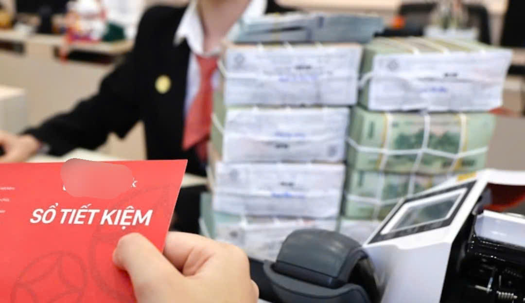 Vì sao lãi suất gửi tiết kiệm tăng nhanh? - Ảnh 1.