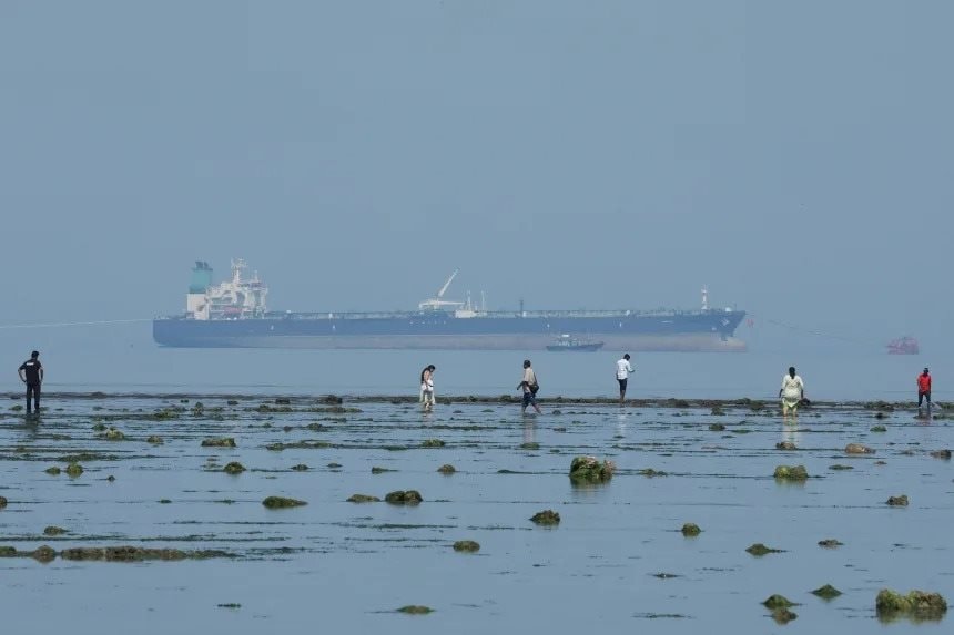 Nền kinh tế đang 'nắng hạn' của Nga bất ngờ gặp 'mưa rào' sau khủng hoảng Trung Đông: Ngồi ung dung bán dầu thu hơn 8,5 tỷ USD/1 tháng - Ảnh 3.