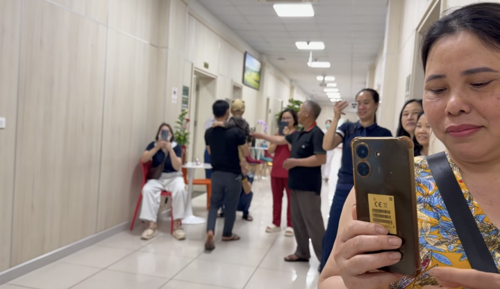 Xúc động cảnh nữ bệnh nhân khoa Cấp cứu BV Bạch Mai chơi viola tri ân y bác sỹ- Ảnh 3.