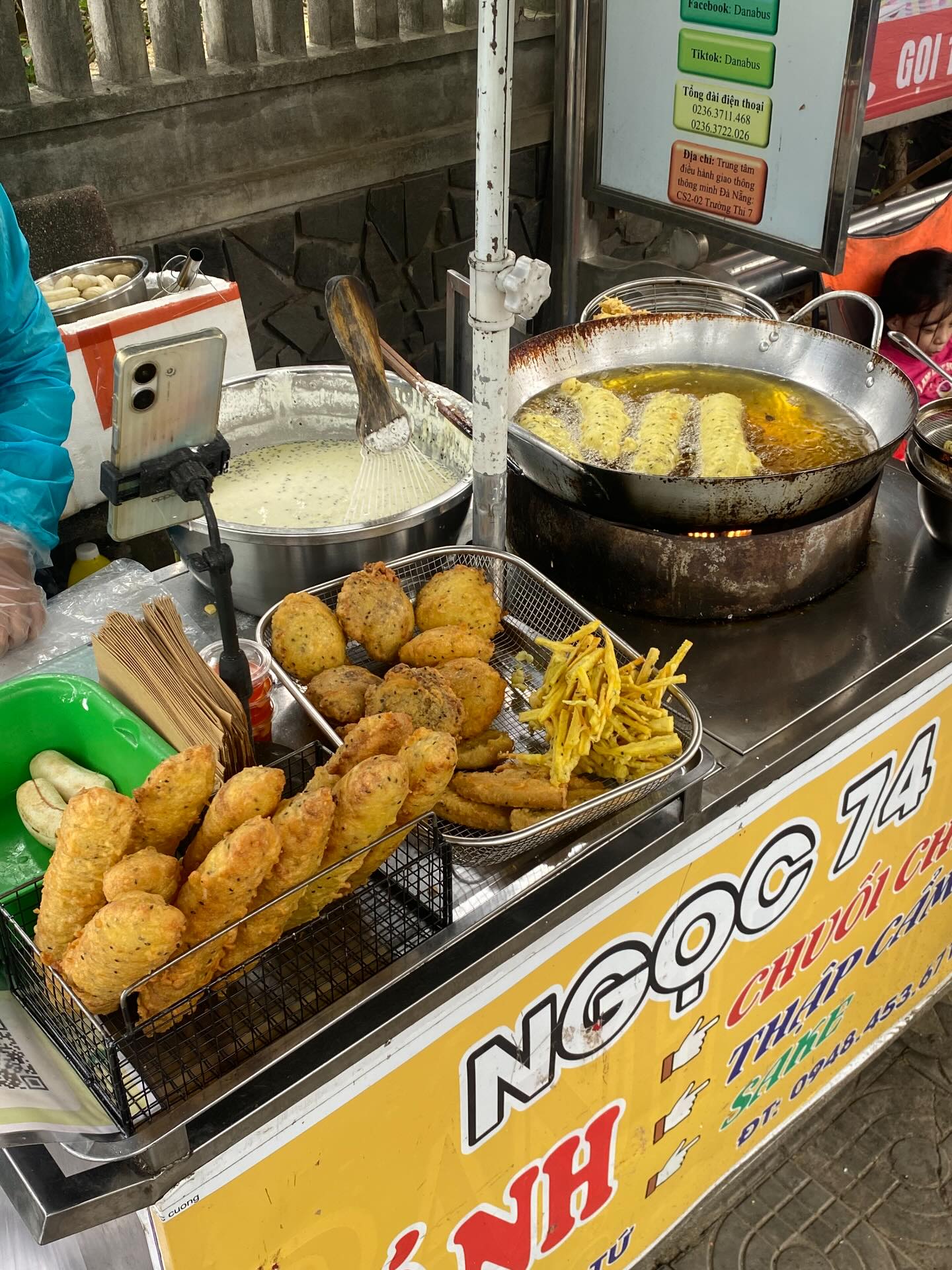 Chuyện lạ Đà Nẵng: Chuối chiên vỉa hè đang bán chạy bỗng đồng loạt biến mất nhường chỗ cho thức uống giải nhiệt chưa tới 20.000 đồng- Ảnh 2.