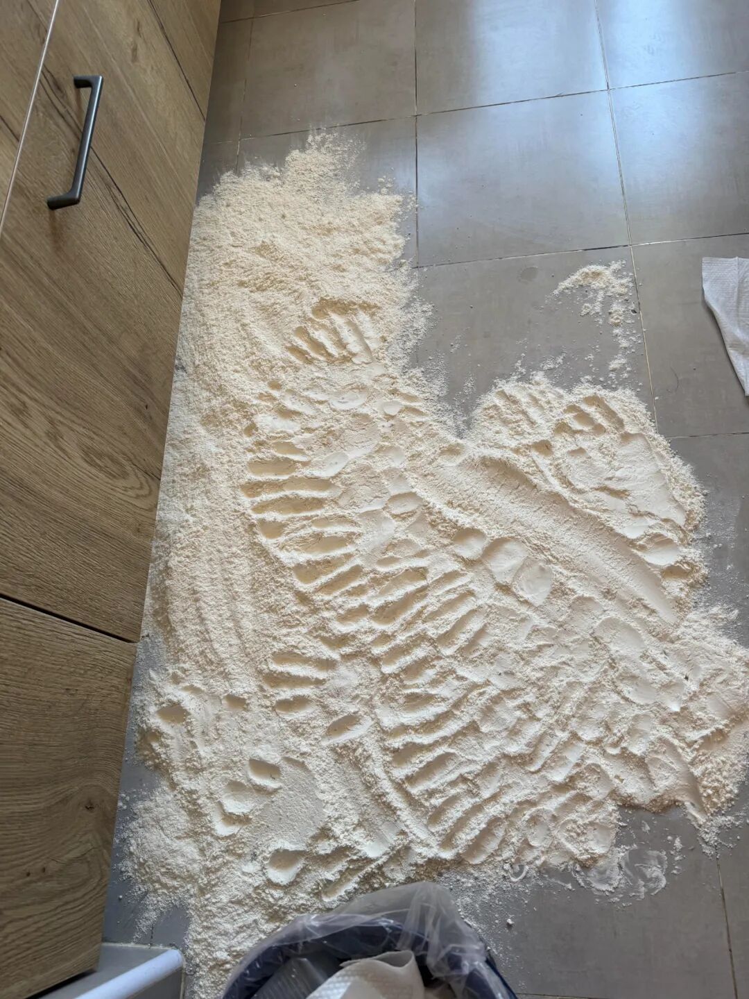 Tôi học được 8 mẹo bếp “không tốn 1 đồng” từ mẹ và nhận ra tiết kiệm đôi khi bắt đầu từ những điều rất nhỏ - Ảnh 1.