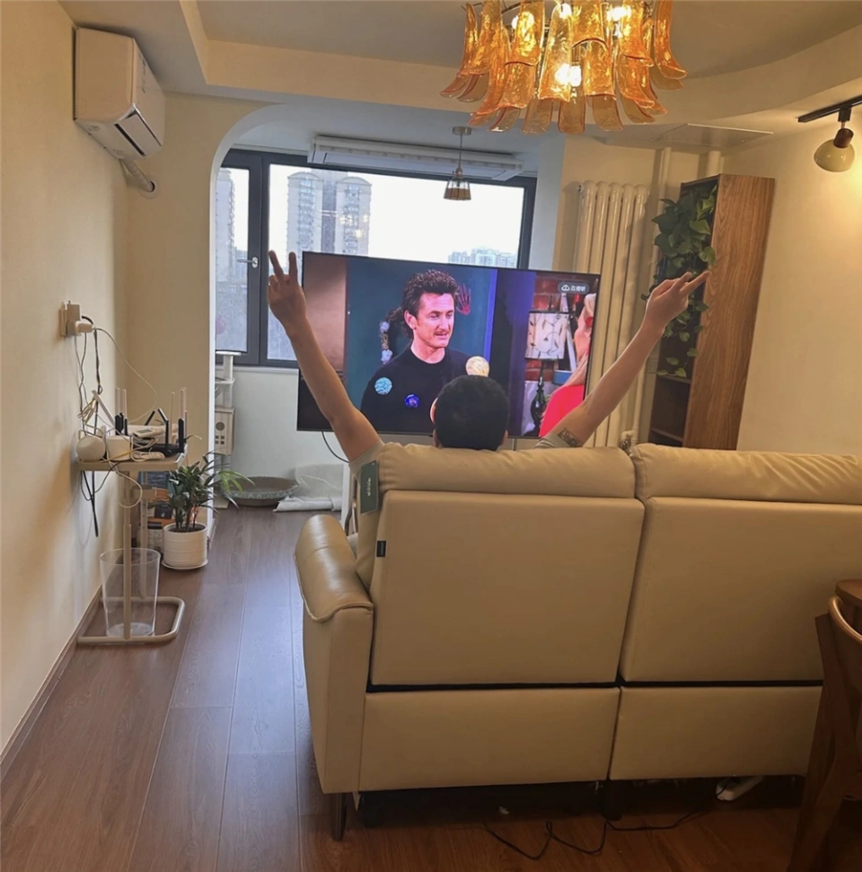 1 thanh niên cải tạo căn hộ "cán dao" thành tổ ấm nghệ như ảnh Pinterest, góc nào cũng đáng ngắm- Ảnh 1.