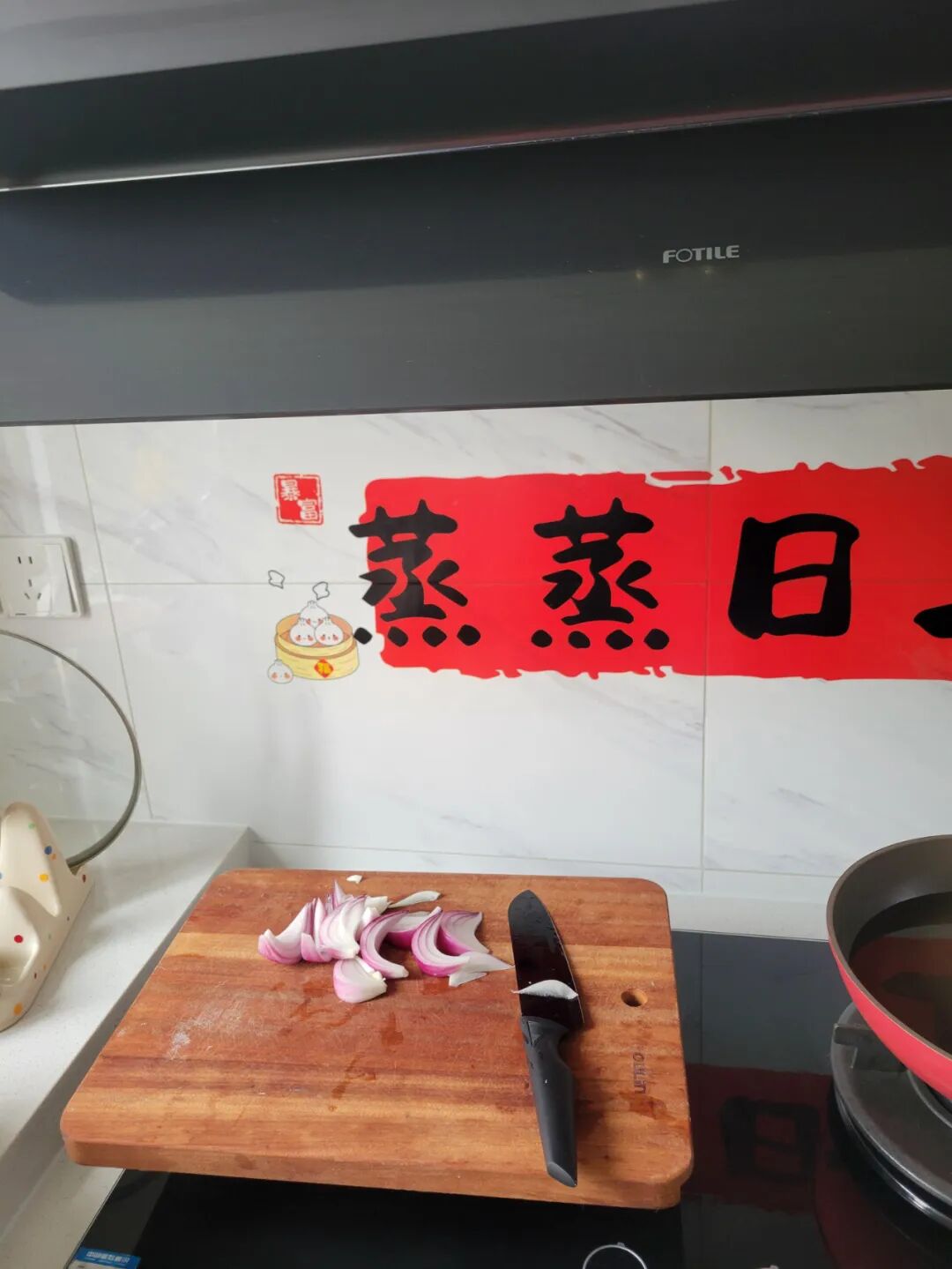 Tôi học được 8 mẹo bếp “không tốn 1 đồng” từ mẹ và nhận ra tiết kiệm đôi khi bắt đầu từ những điều rất nhỏ - Ảnh 9.