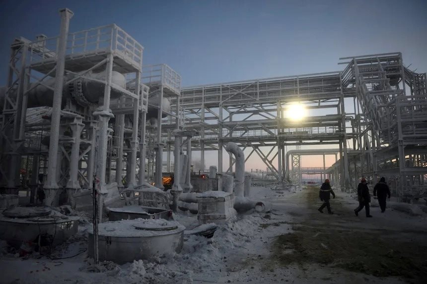 Nền kinh tế đang 'nắng hạn' của Nga bất ngờ gặp 'mưa rào' sau khủng hoảng Trung Đông: Ngồi ung dung bán dầu thu hơn 8,5 tỷ USD/1 tháng - Ảnh 2.