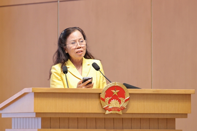 Doanh nghiệp dệt may 30 năm tuổi gây bất ngờ: Trồng tía tô bán 700 đồng/lá, vải không hạt 400.000 đồng/kg- Ảnh 1.