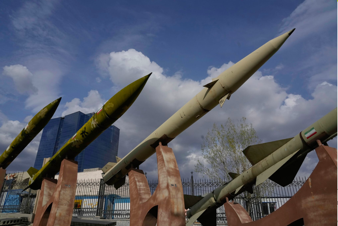 Tình báo Mỹ hé lộ thực tế sốc về kho tên lửa Iran- Ảnh 1.