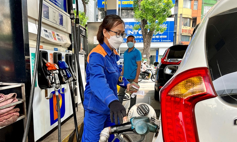 Chi tạm ứng 8.000 tỷ đồng từ nguồn ngân sách cho Quỹ Bình ổn giá xăng dầu- Ảnh 1.