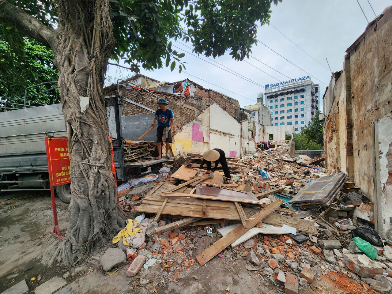 Hiện trạng dự án mở rộng đường Tam Trinh sau gần 1 thập kỷ chưa hoàn thành - Ảnh 6.